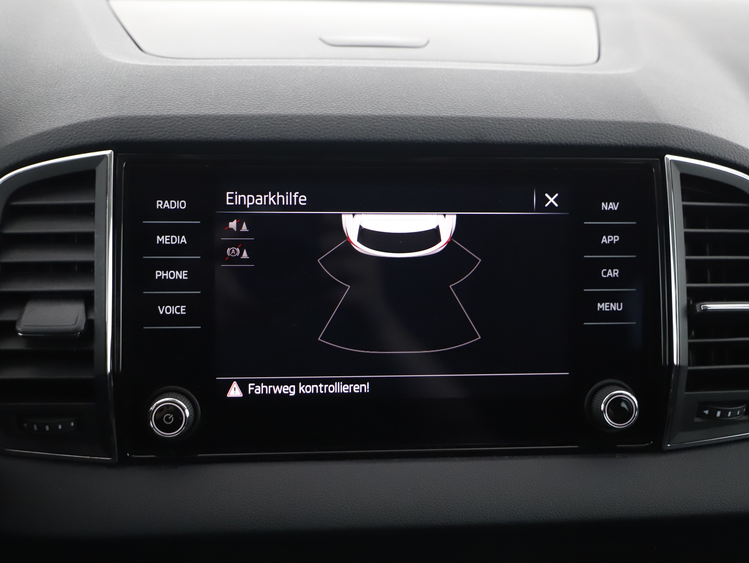 Skoda Karoq 2.0 TDI Sportline | Bild 15 von 23