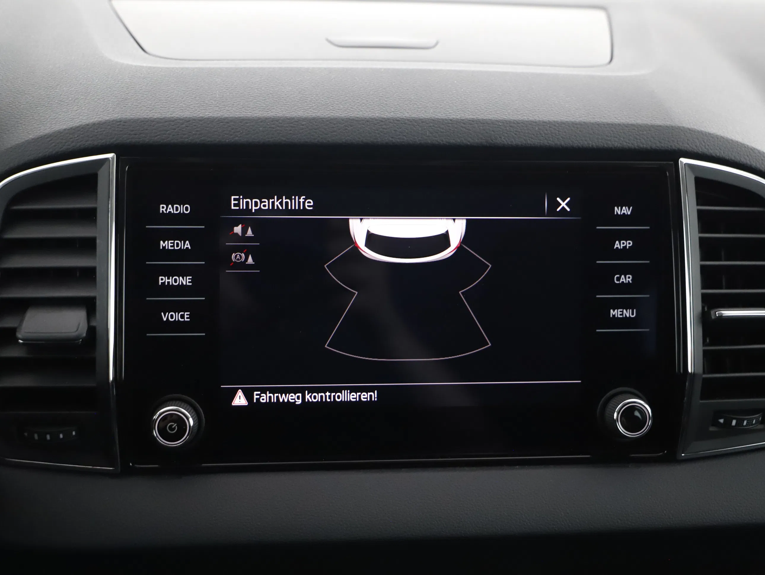 Skoda Karoq 2.0 TDI Sportline | Bild 15 von 23