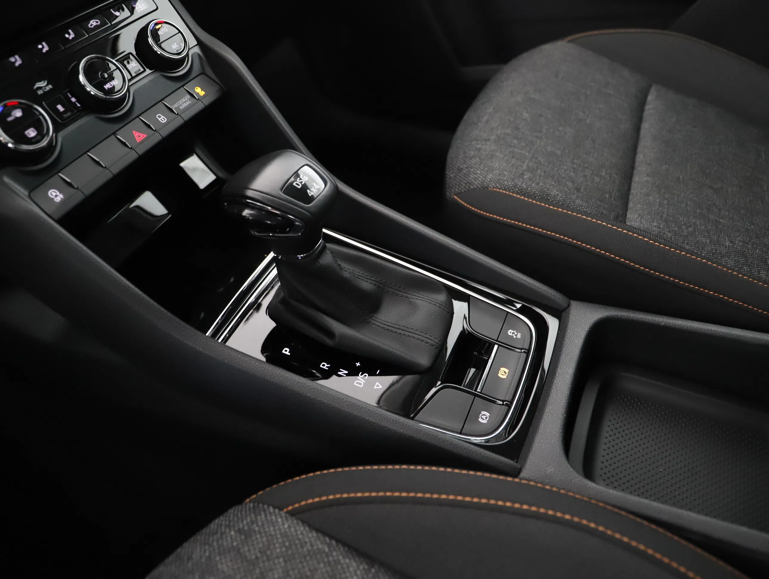 Skoda Karoq 2.0 TDI Sportline | Bild 17 von 23