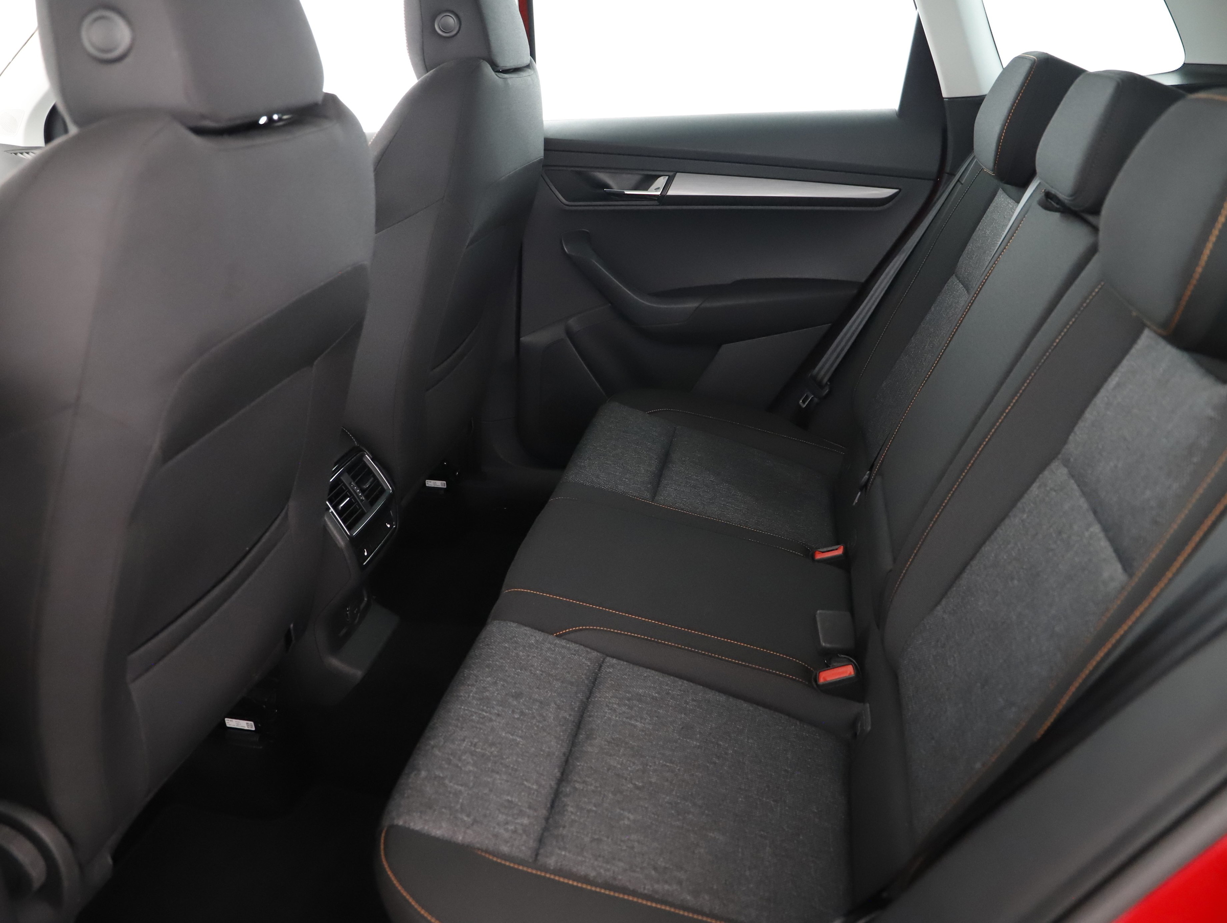 Skoda Karoq 2.0 TDI Sportline | Bild 18 von 23