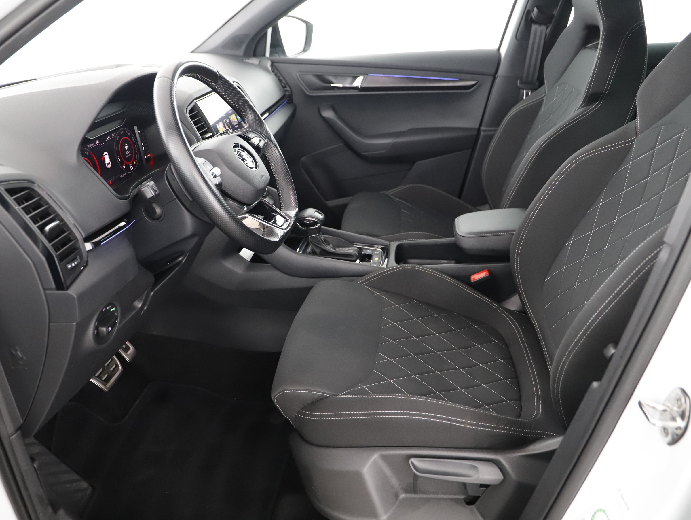 Skoda Karoq 2.0 TDI Sportline | Bild 14 von 31