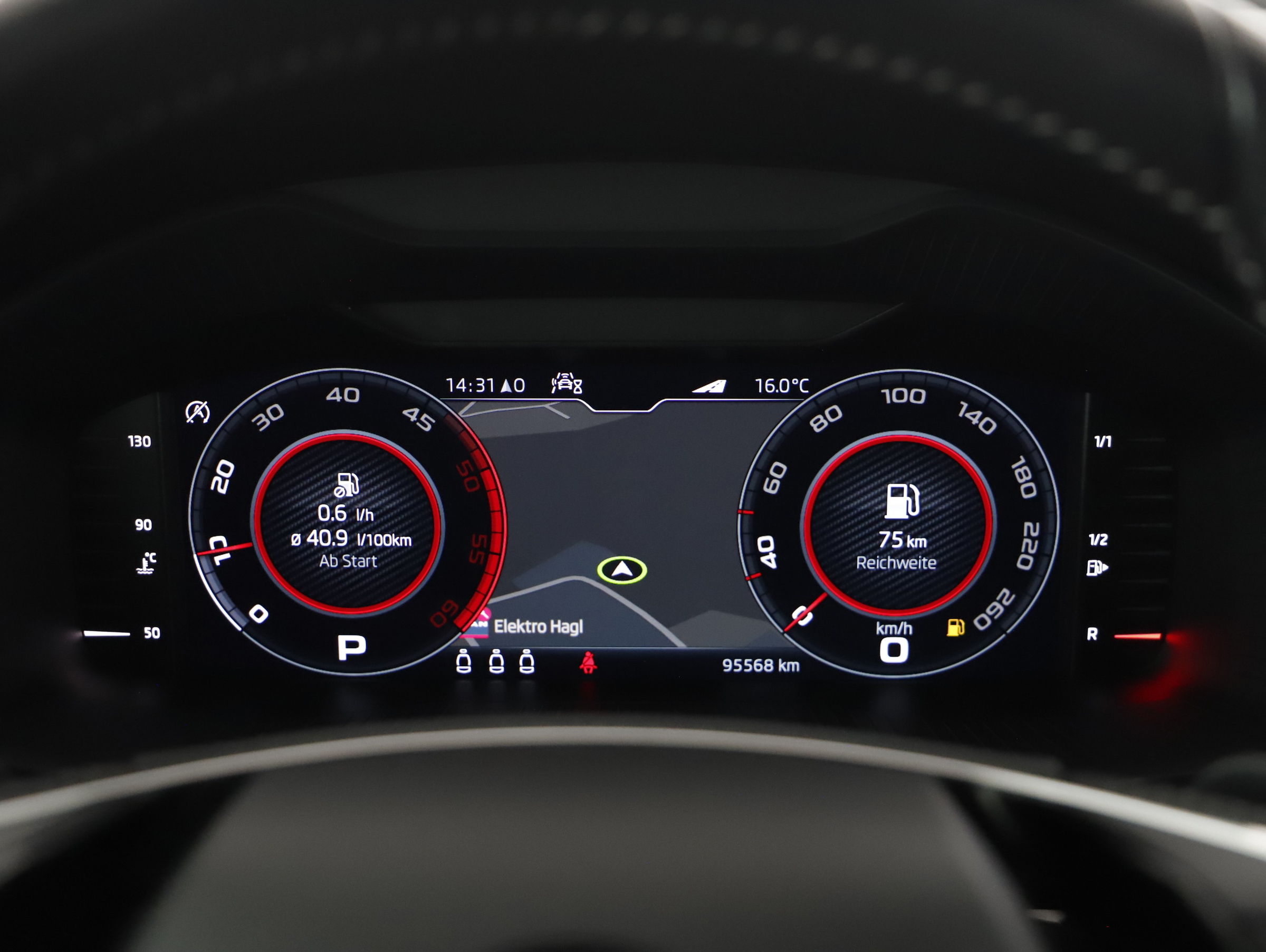 Skoda Karoq 2.0 TDI Sportline | Bild 16 von 31