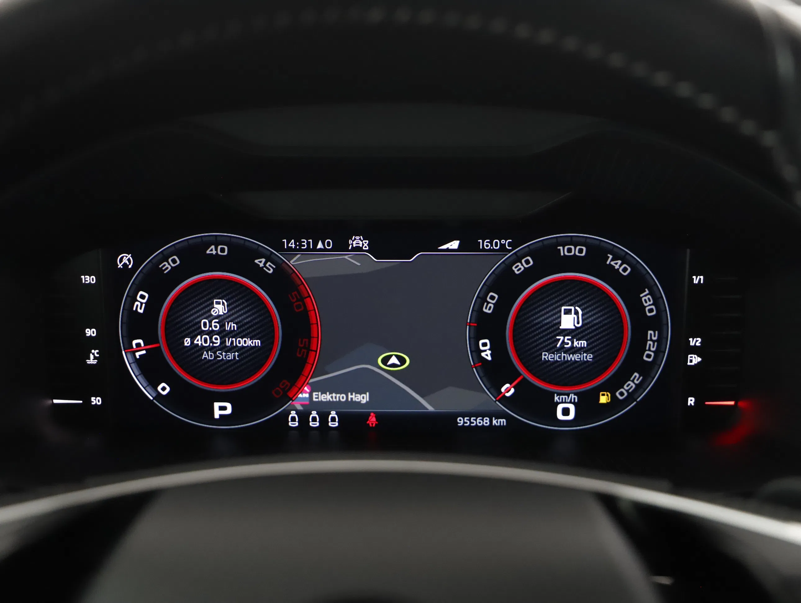 Skoda Karoq 2.0 TDI Sportline | Bild 16 von 31