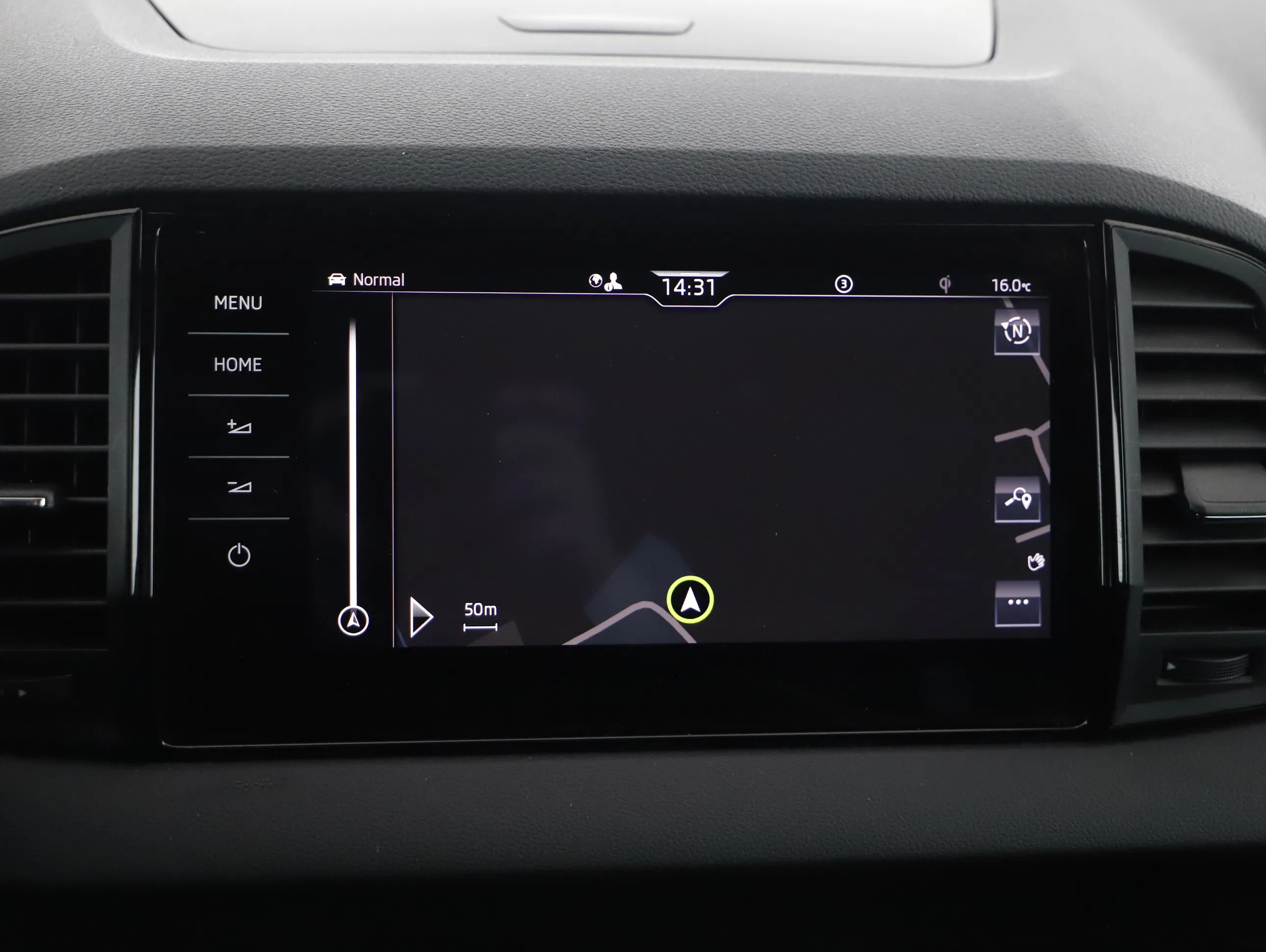 Skoda Karoq 2.0 TDI Sportline | Bild 21 von 31