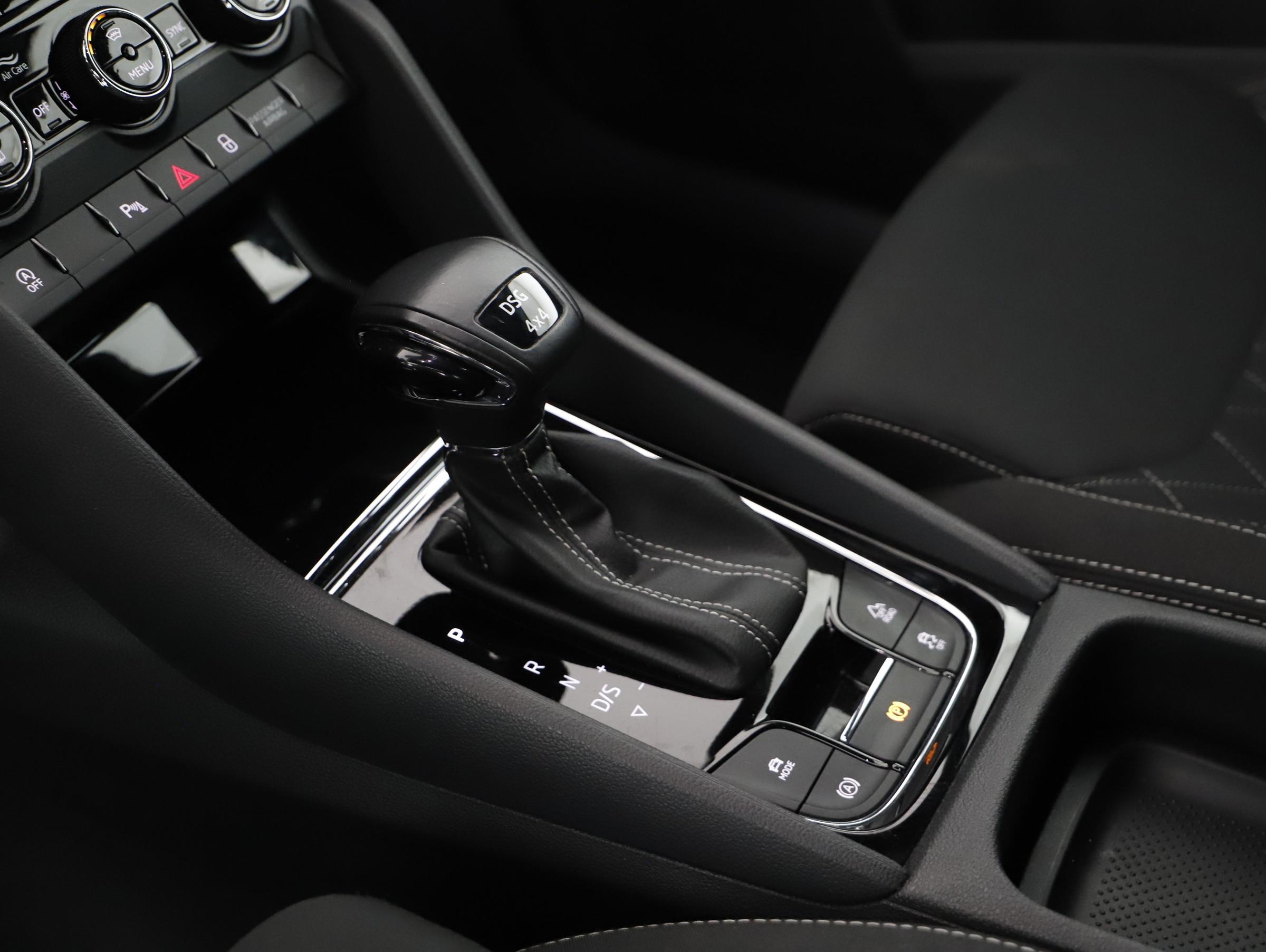 Skoda Karoq 2.0 TDI Sportline | Bild 24 von 31