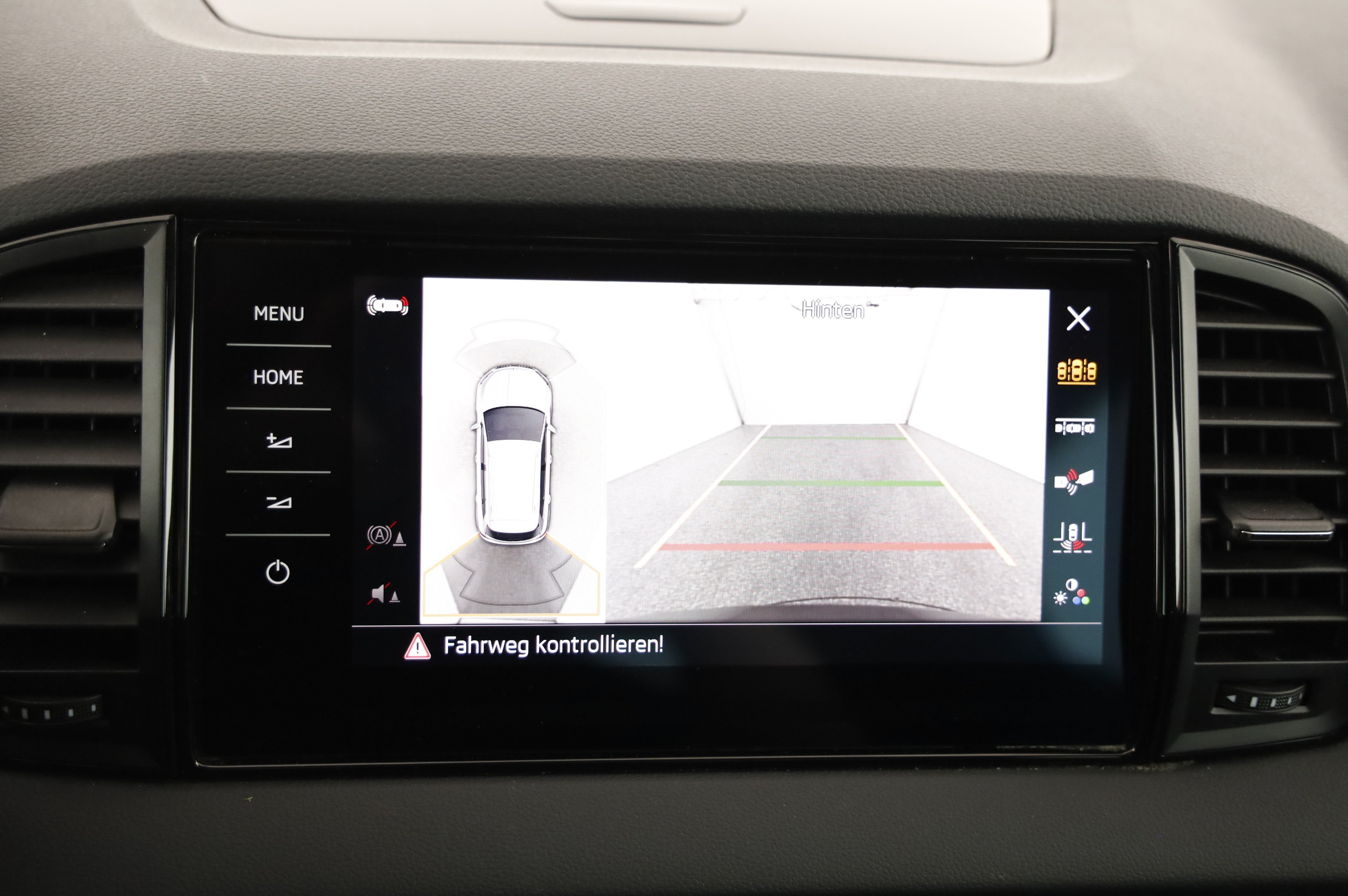 Skoda Karoq 2.0 TDI Sportline | Bild 13 von 24