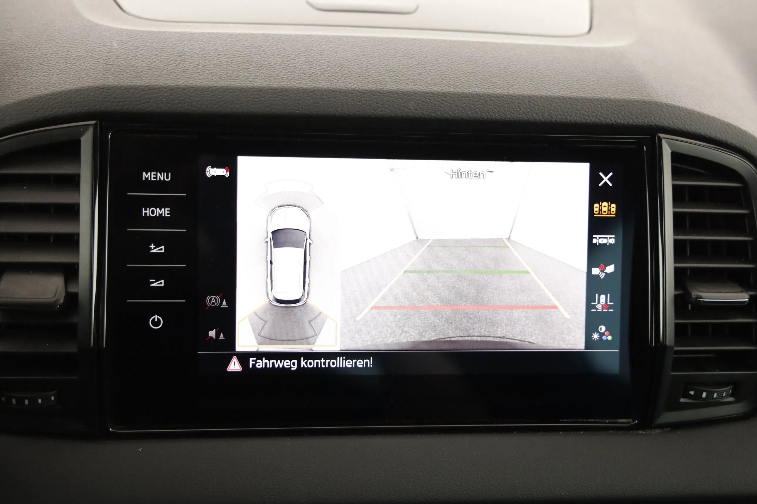 Skoda Karoq 2.0 TDI Sportline | Bild 13 von 24