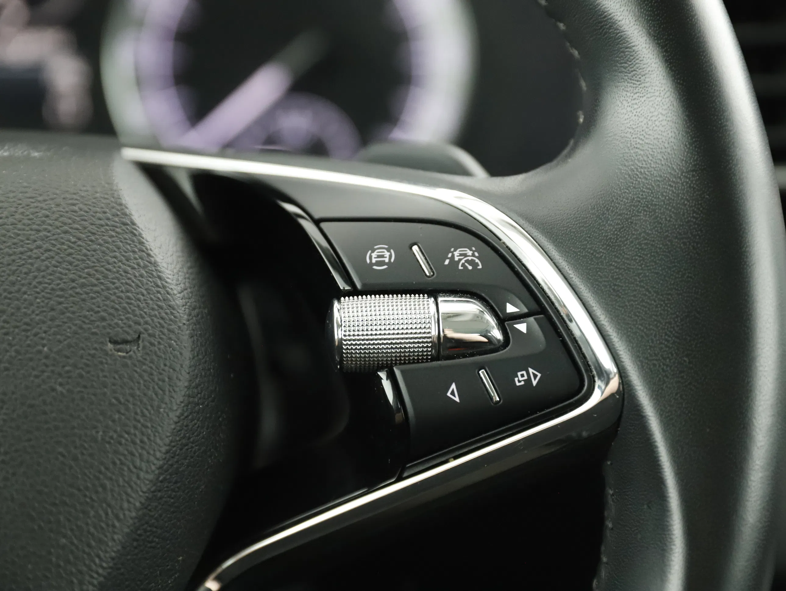 Skoda Karoq 2.0 TDI Ambition SC | Bild 14 von 24