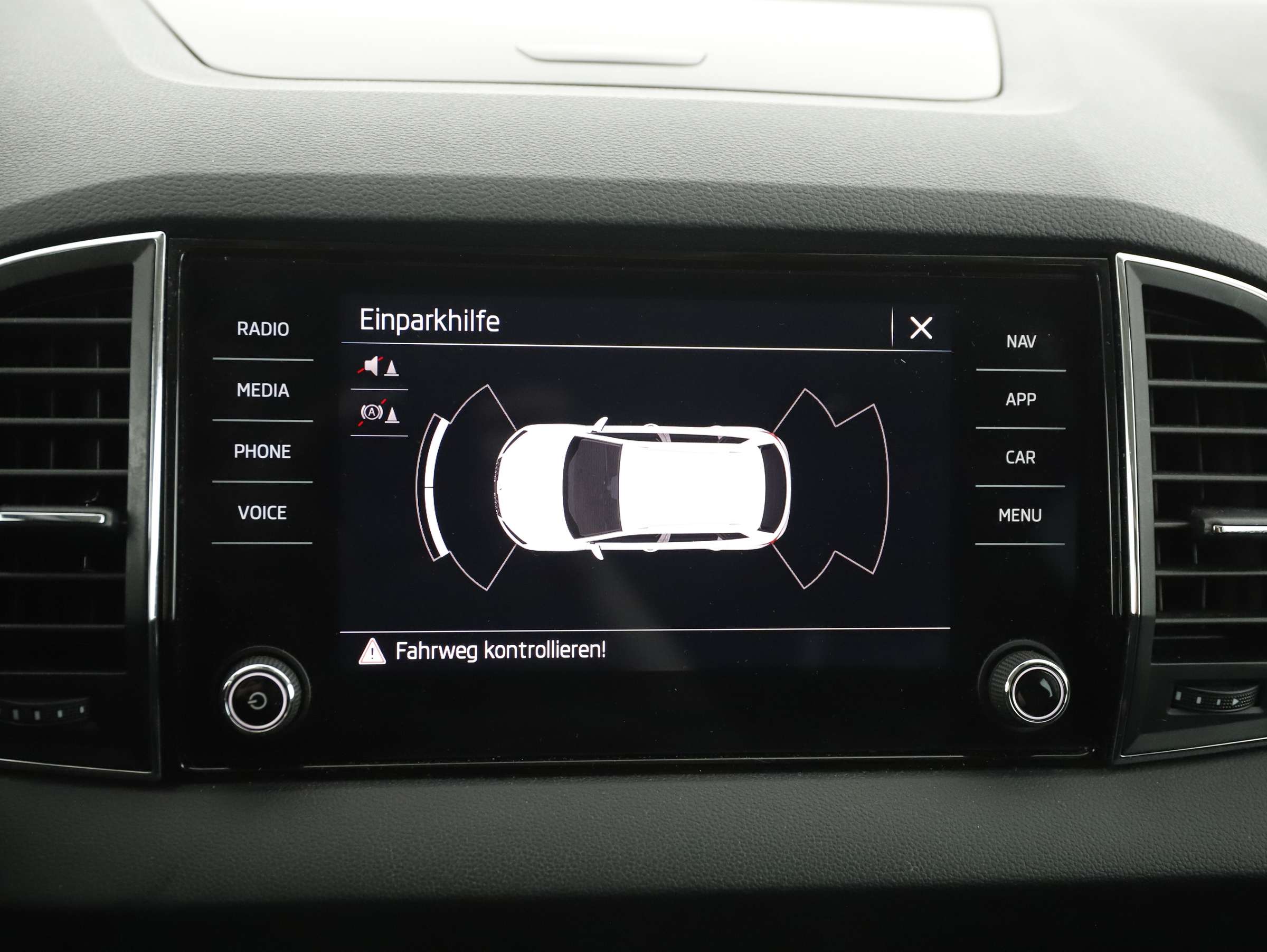 Skoda Karoq 2.0 TDI Ambition SC | Bild 17 von 24