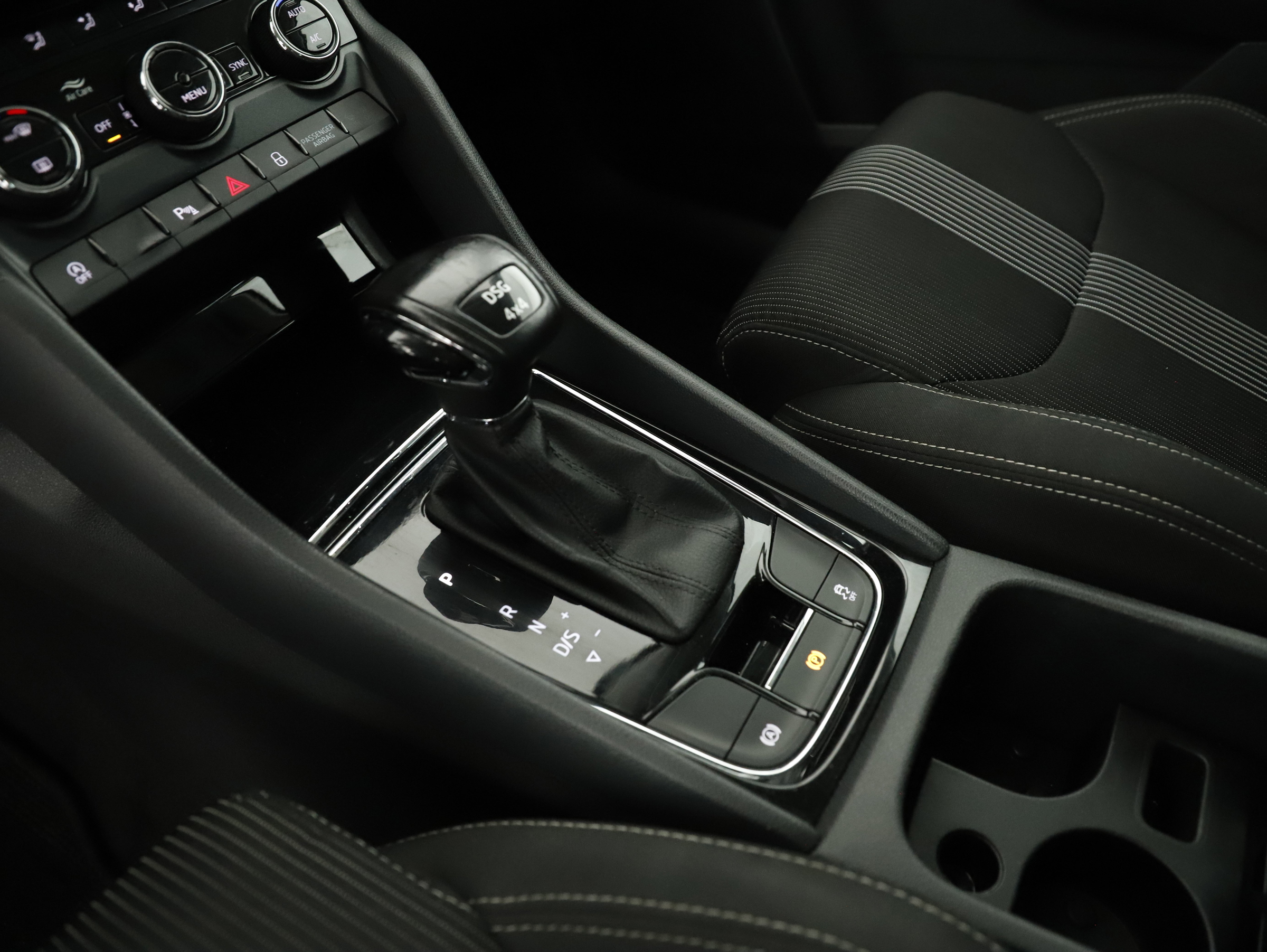 Skoda Karoq 2.0 TDI Ambition SC | Bild 19 von 24