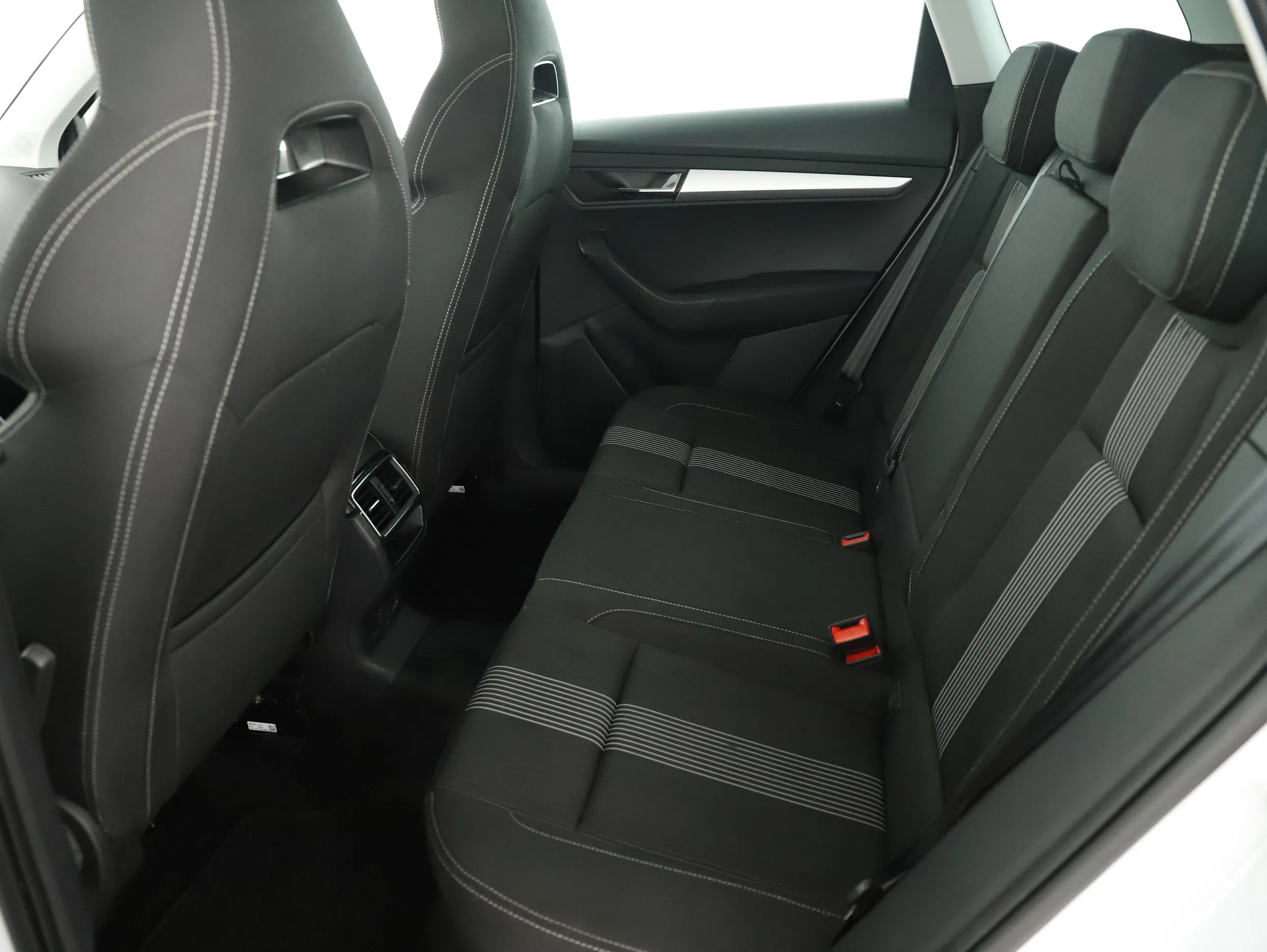 Skoda Karoq 2.0 TDI Ambition SC | Bild 20 von 24