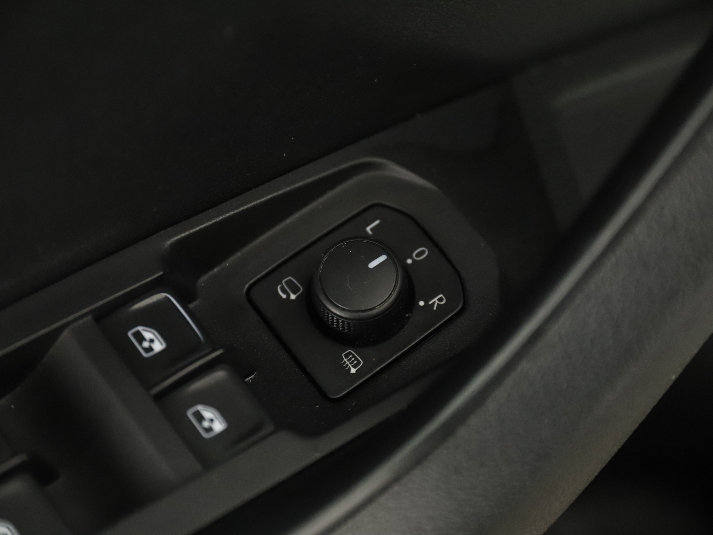 Skoda Karoq 2.0 TDI Ambition SC | Bild 6 von 24