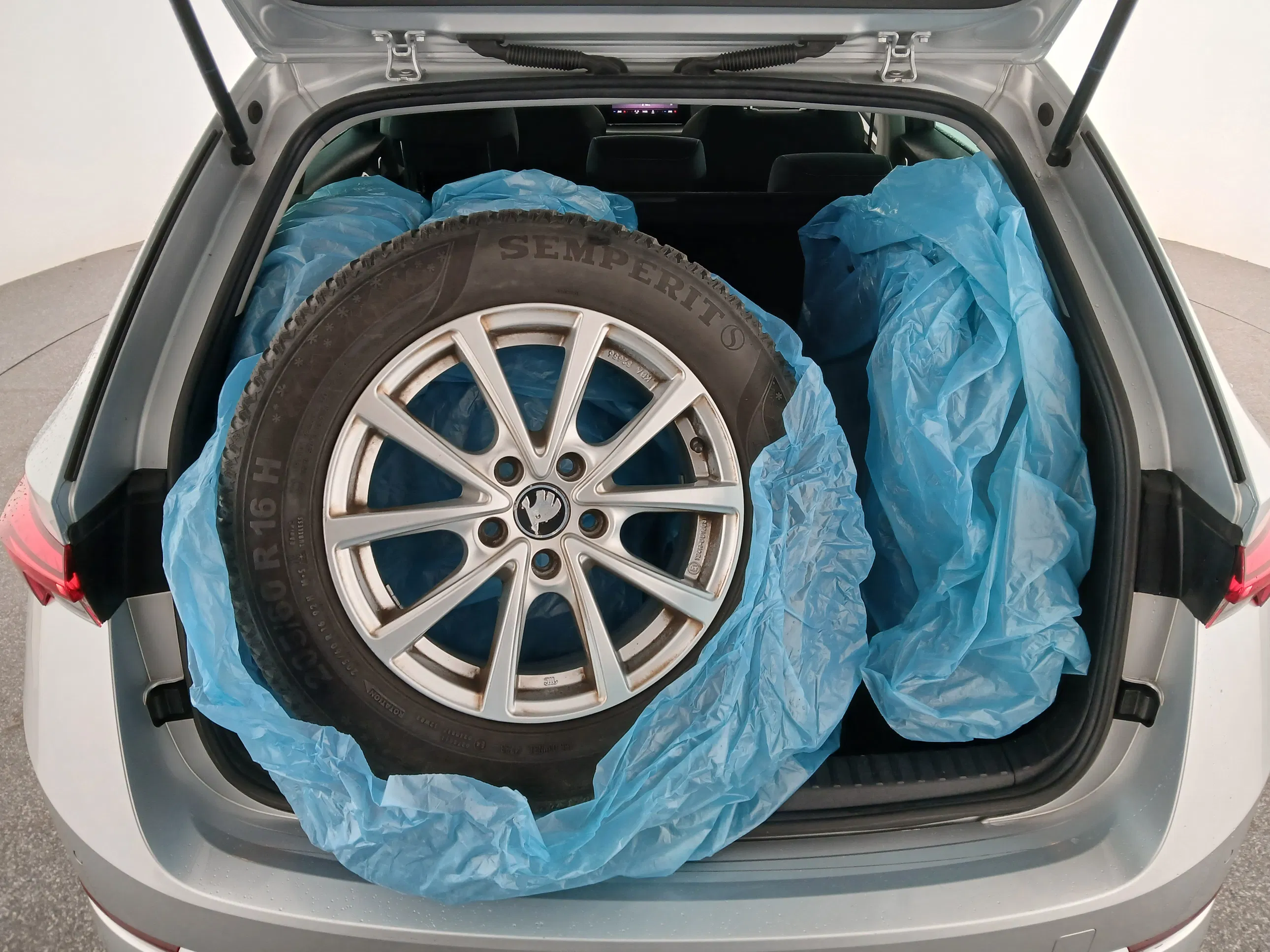 Skoda Octavia Combi 2.0 TDI Ambition | Bild 28 von 30