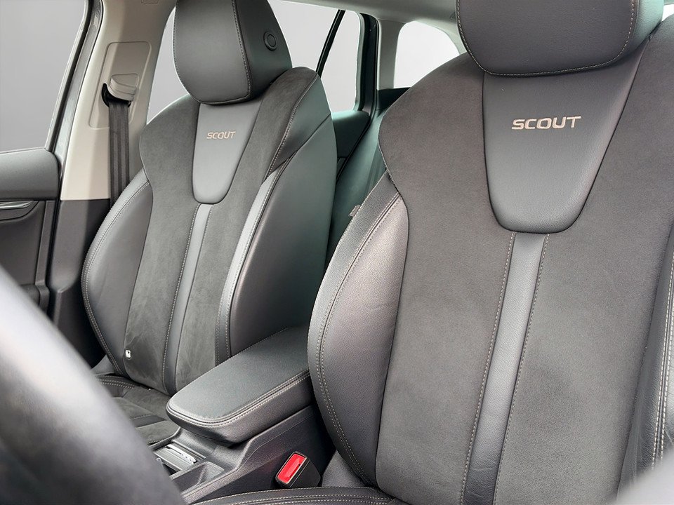 Skoda Octavia Combi 2.0 TDI 4x4 Scout | Bild 12 von 24