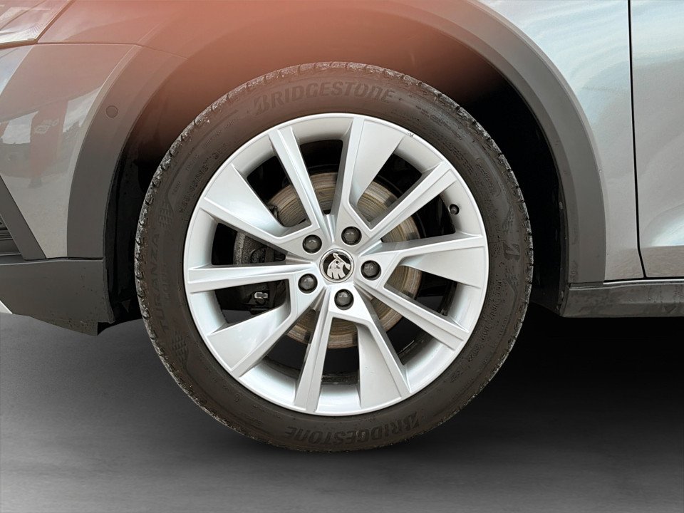 Skoda Octavia Combi 2.0 TDI 4x4 Scout | Bild 6 von 24