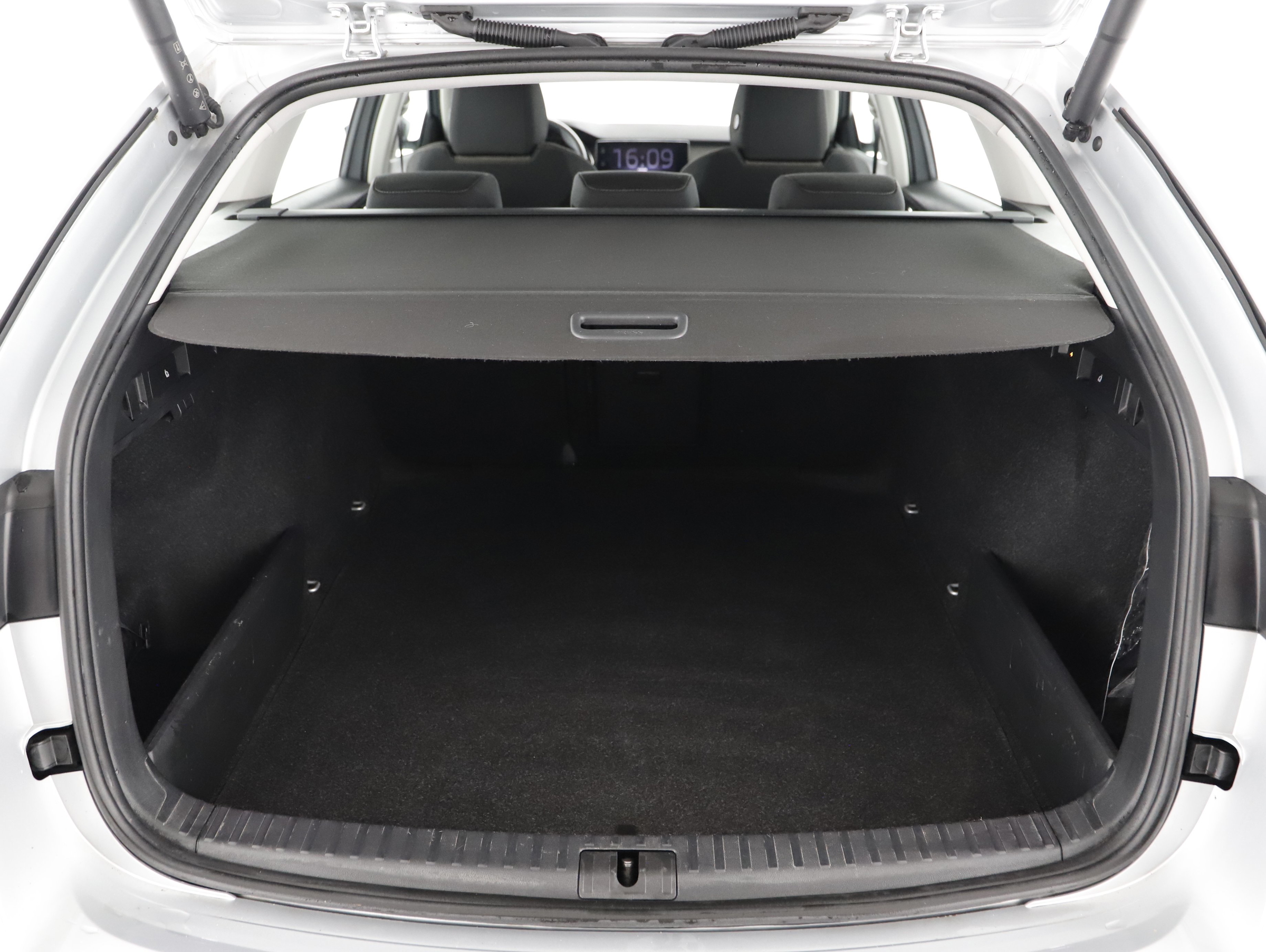 Skoda Octavia Combi 2.0TDI 4x4 Scout DSG | Bild 17 von 23