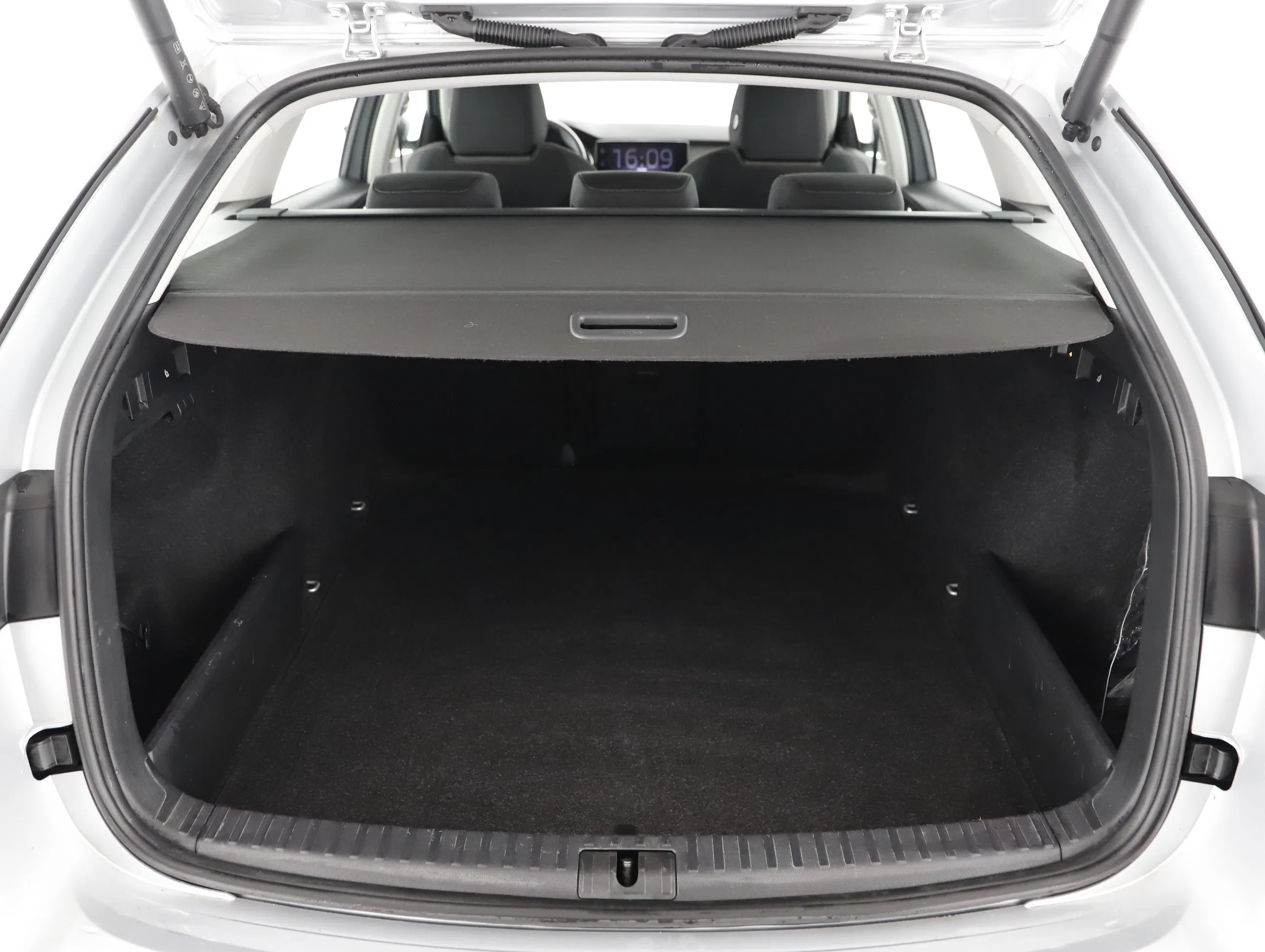 Skoda Octavia Combi 2.0TDI 4x4 Scout DSG | Bild 17 von 23