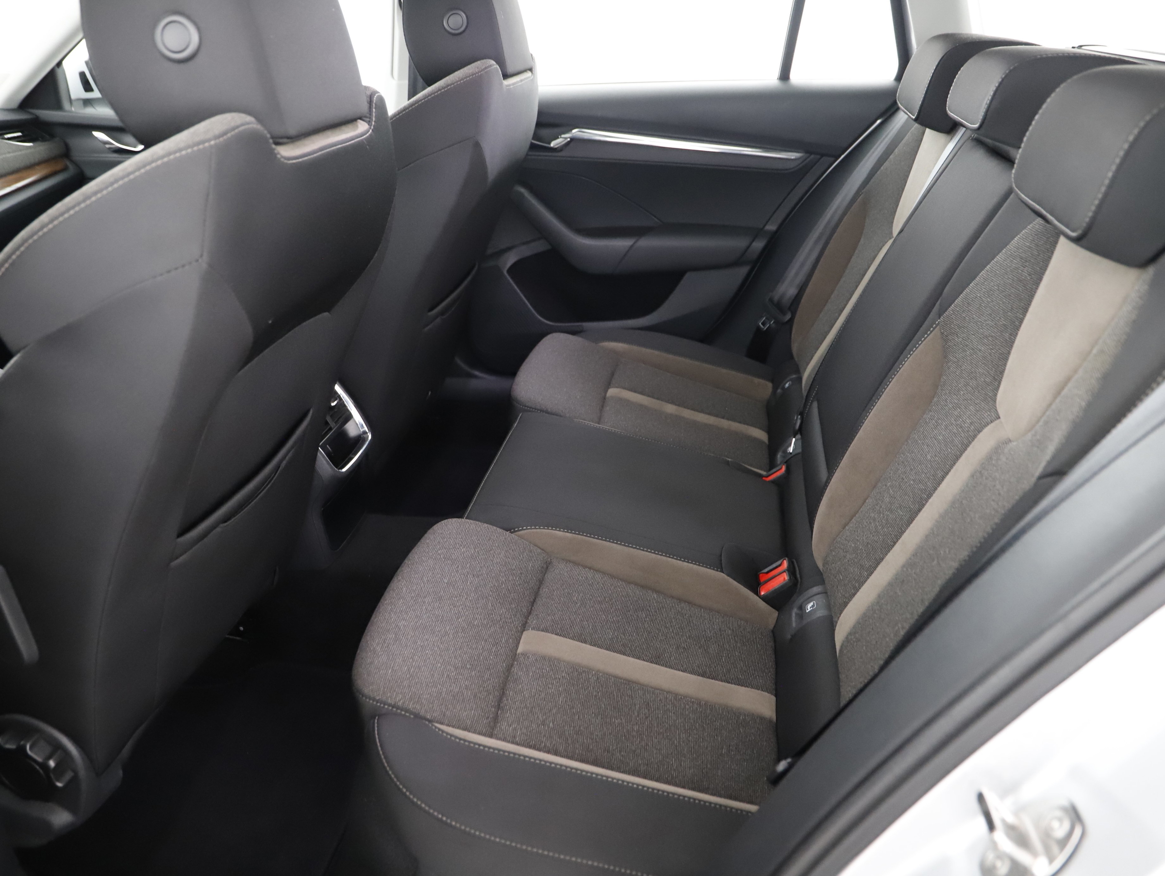 Skoda Octavia Combi 2.0TDI 4x4 Scout DSG | Bild 3 von 23