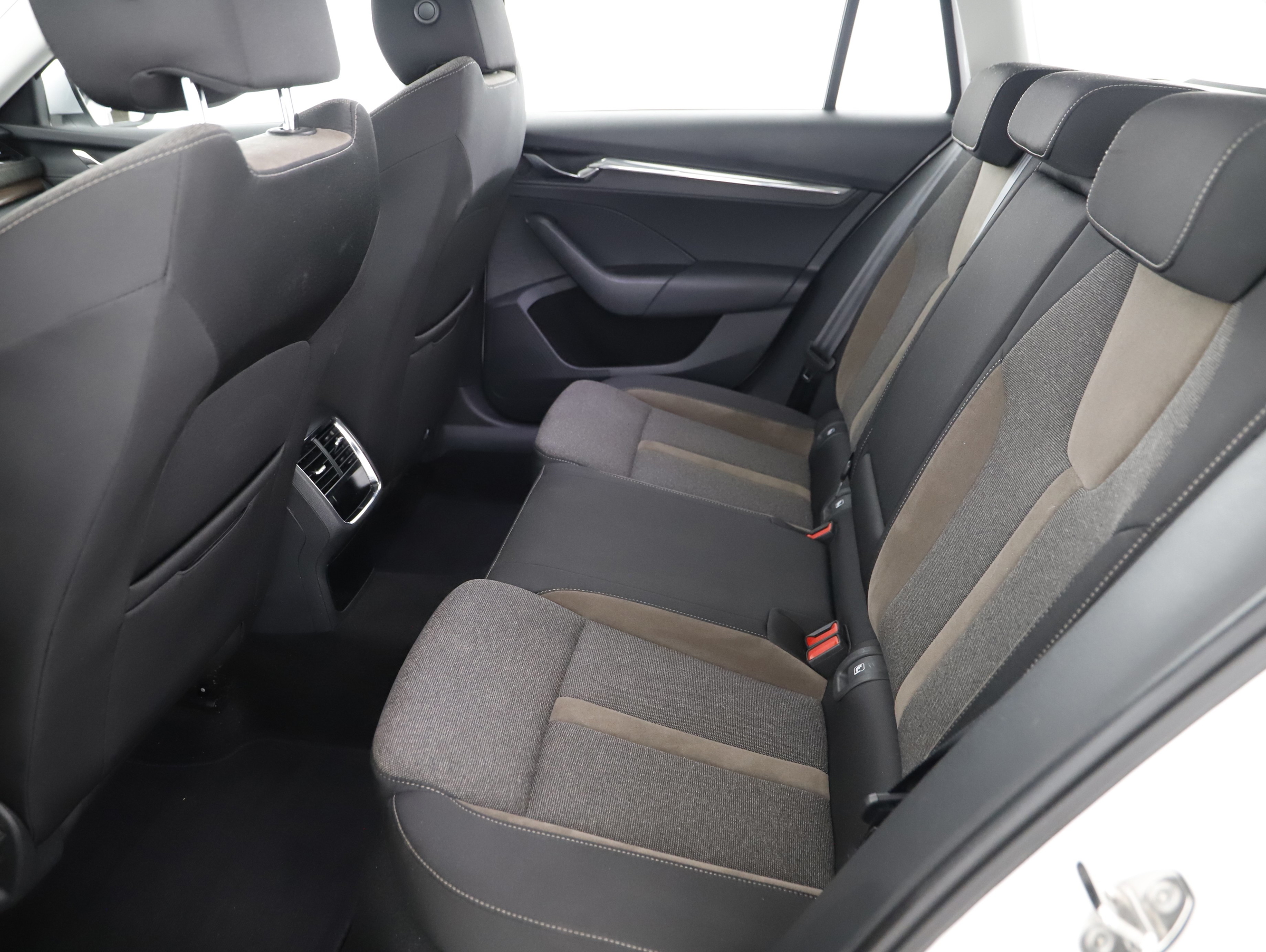 Skoda Octavia Combi 2.0 TDI 4x4 Scout | Bild 5 von 20