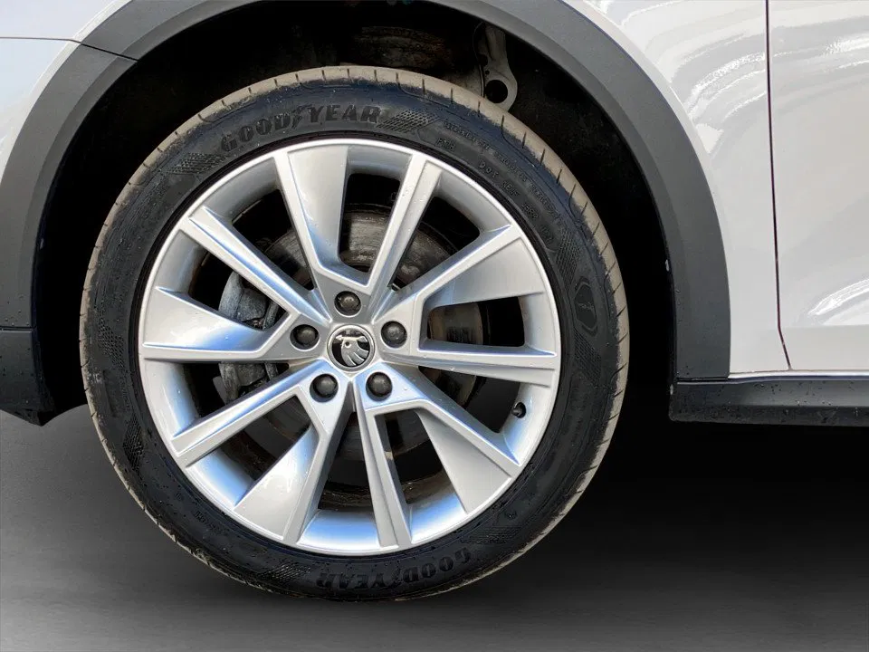 Skoda Octavia Combi 2.0 TDI 4x4 Scout | Bild 6 von 23