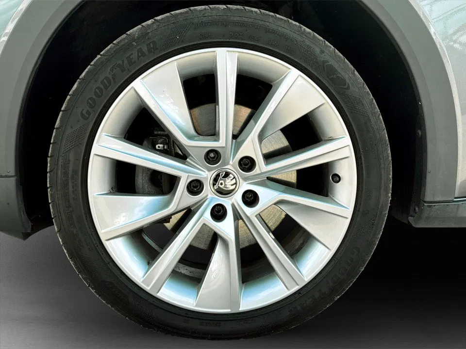 Skoda Octavia Combi TDI 4x4 Scout DSG | Bild 8 von 27