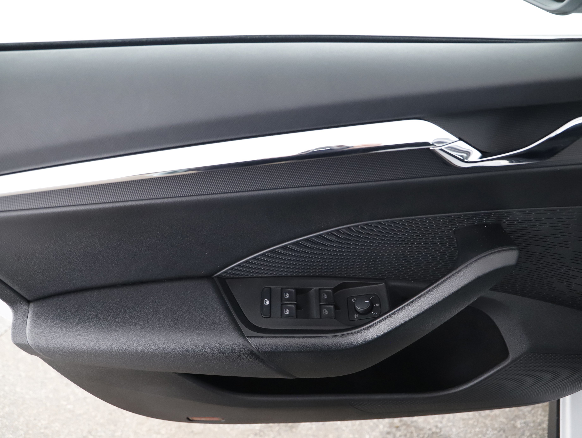 Skoda Octavia Combi 2.0 TDI Scout | Bild 24 von 27