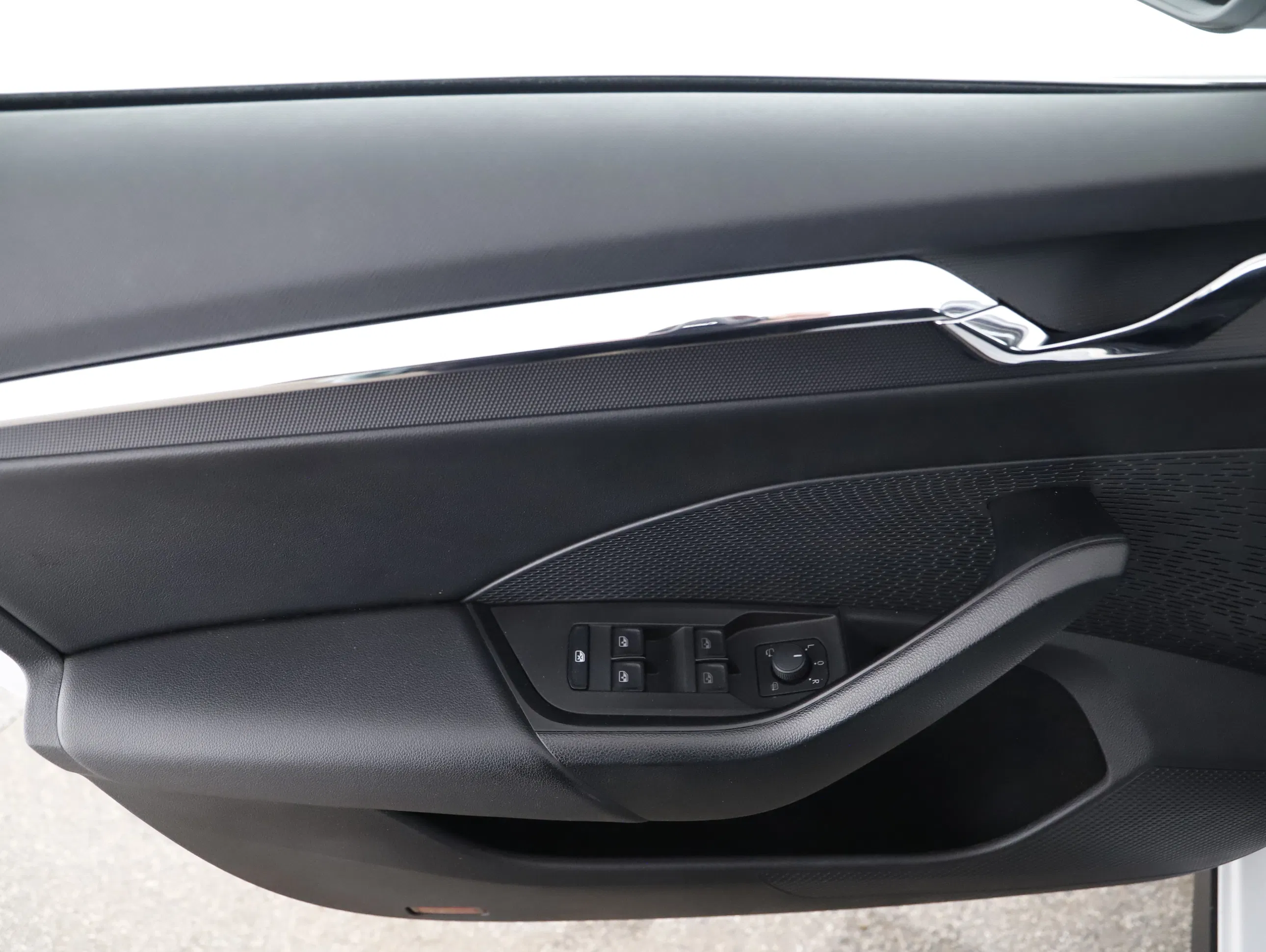 Skoda Octavia Combi 2.0 TDI Scout | Bild 24 von 27