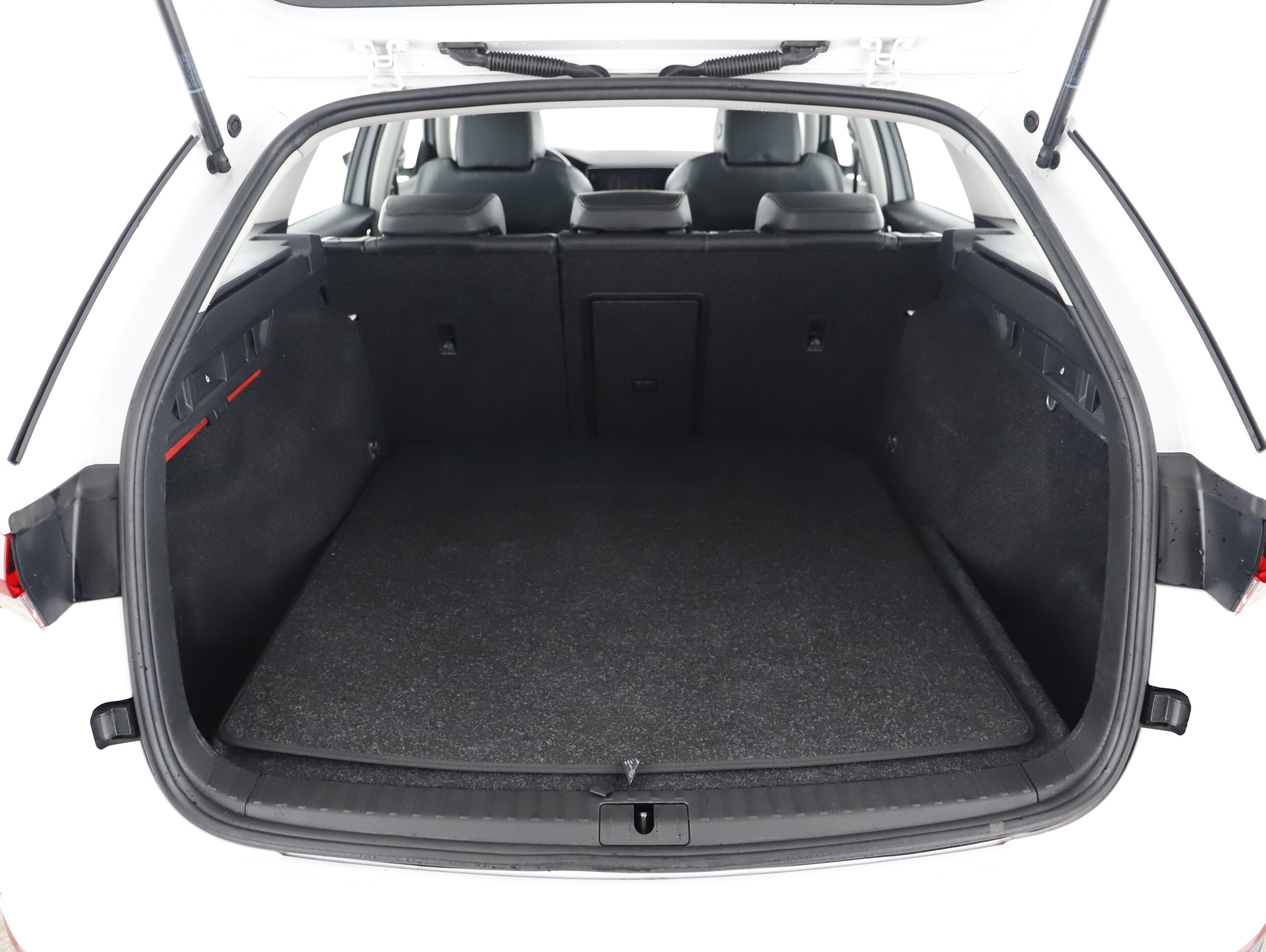 Skoda Octavia Combi 2.0 TDI Scout | Bild 26 von 27