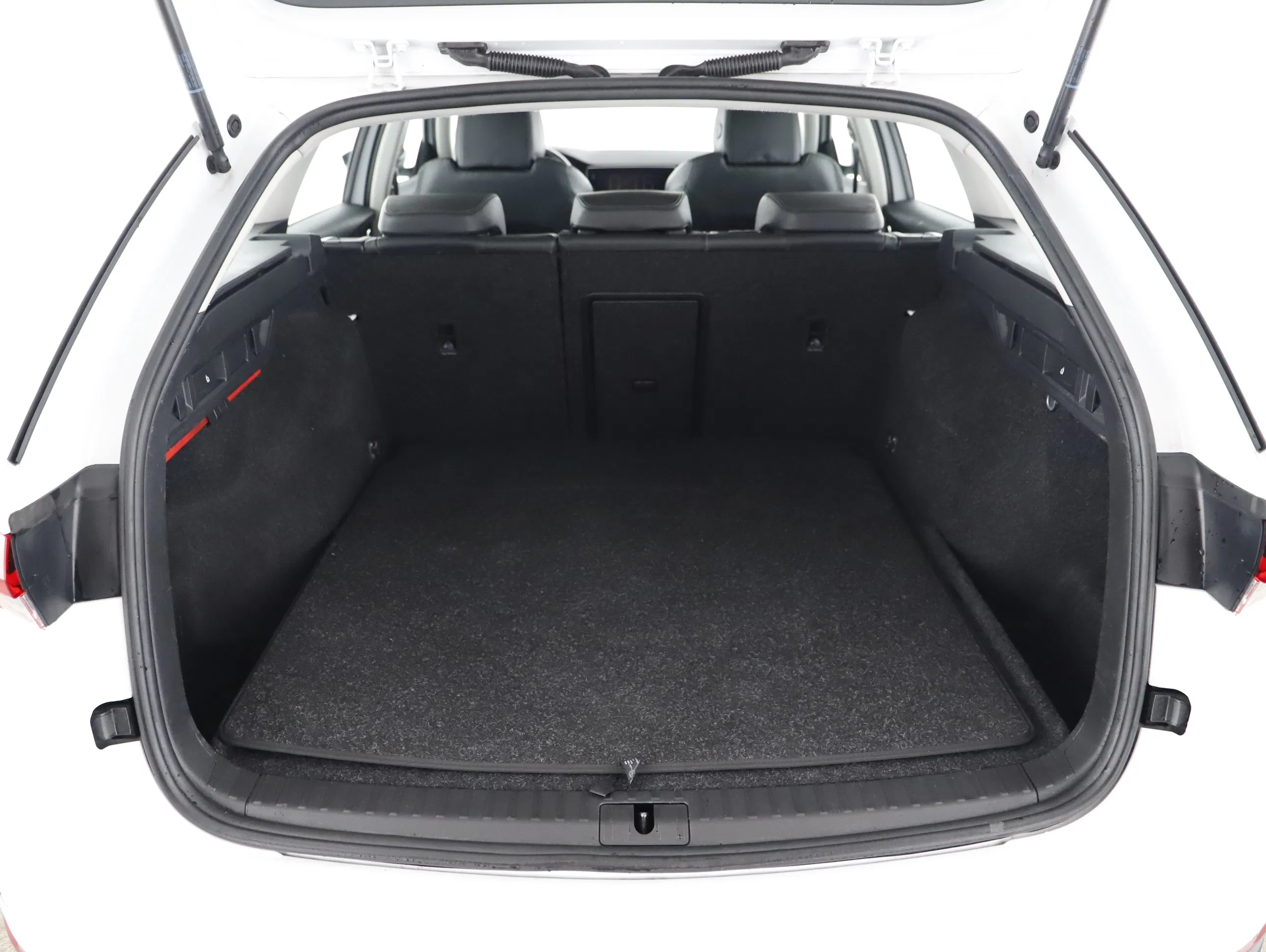 Skoda Octavia Combi 2.0 TDI Scout | Bild 26 von 27