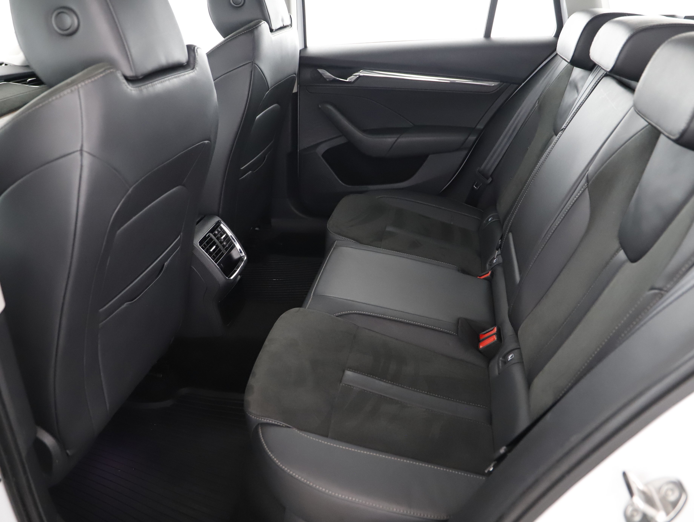 Skoda Octavia Combi 2.0 TDI Scout | Bild 9 von 27