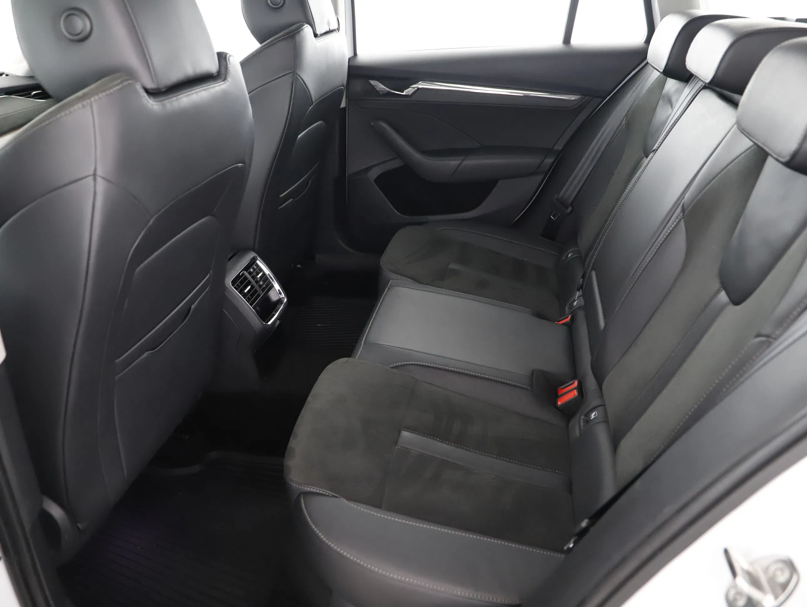 Skoda Octavia Combi 2.0 TDI Scout | Bild 9 von 27