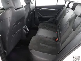 Skoda Octavia Combi 2.0 TDI Scout | Thumbnail 9 von 27