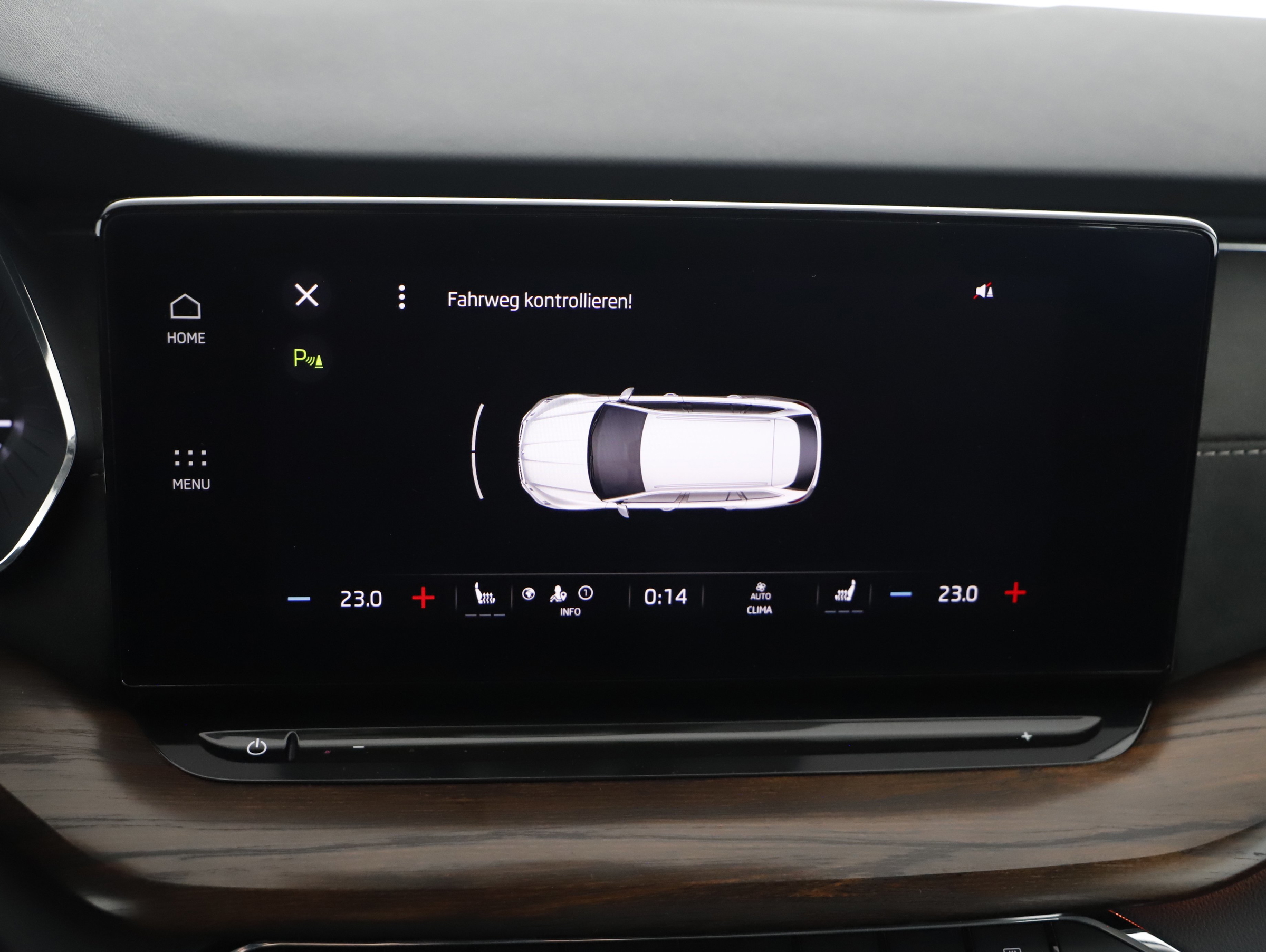 Skoda Octavia Combi 2.0 TDI Scout | Bild 19 von 27