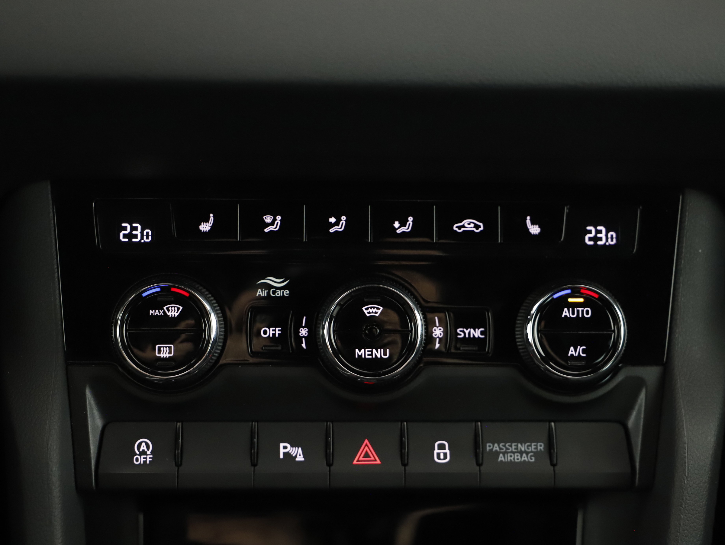 Skoda Karoq 2.0 TDI 4x4 Sportline | Bild 10 von 25