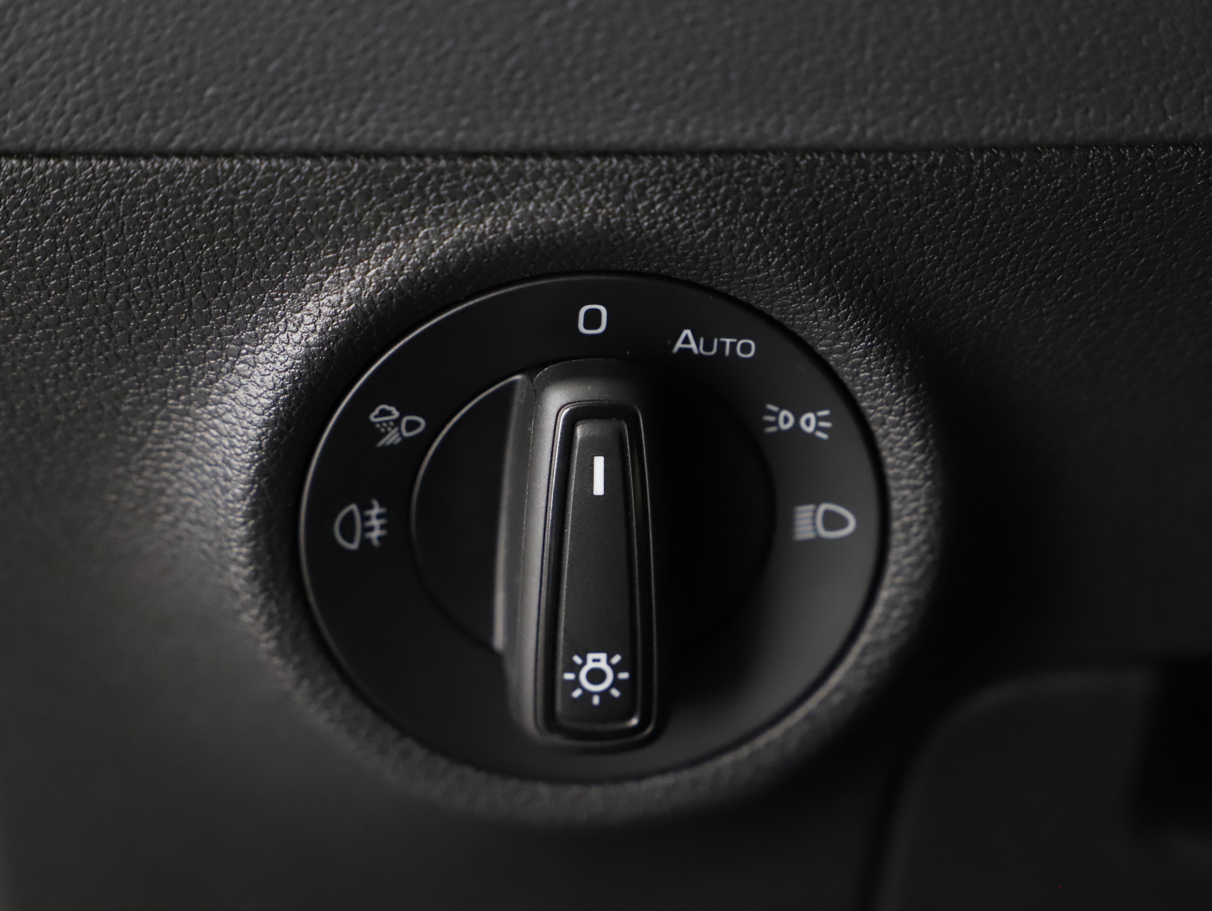 Skoda Karoq 2.0 TDI 4x4 Sportline | Bild 14 von 25