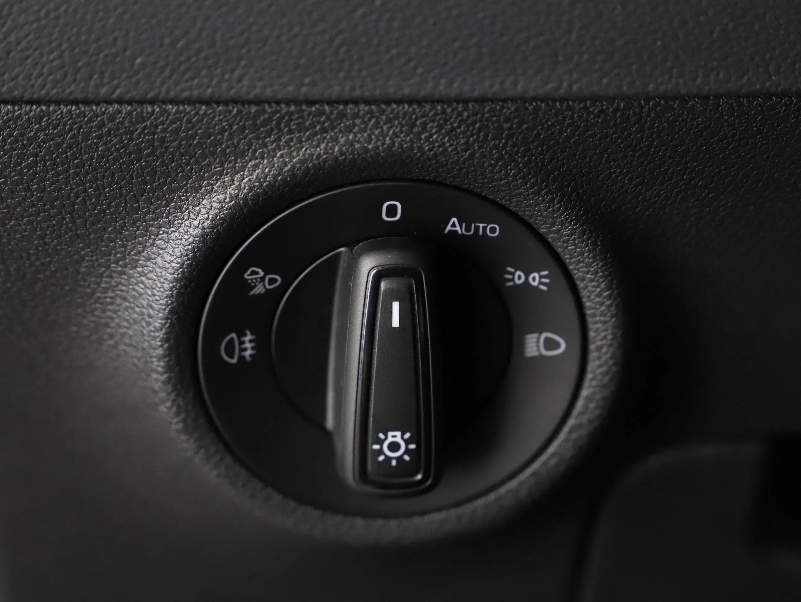 Skoda Karoq 2.0 TDI 4x4 Sportline | Bild 14 von 25
