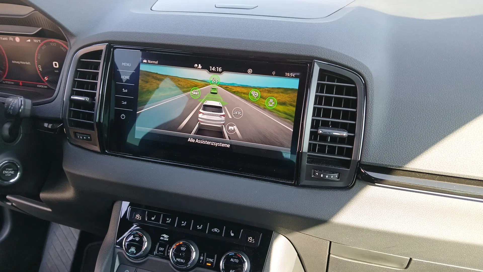 Skoda Karoq 2.0 TDI 4x4 Sportline | Bild 15 von 22