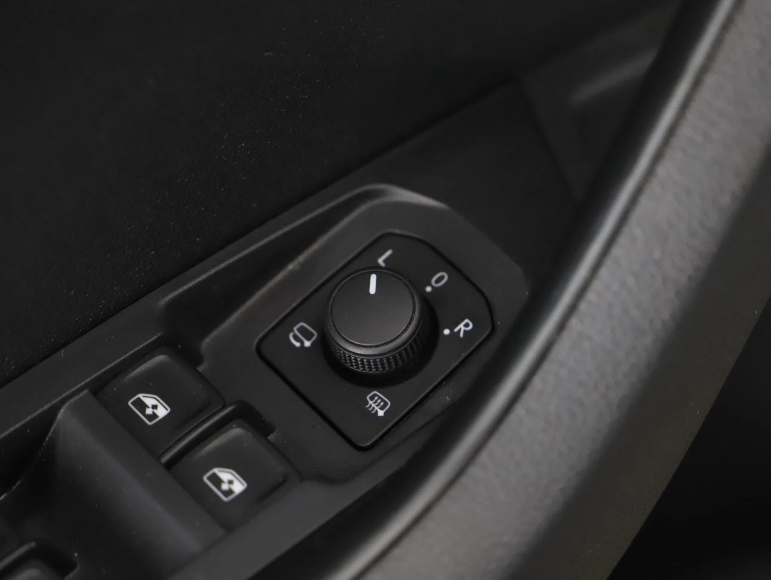Skoda Karoq 2.0 TDI 4x4 Sportline | Bild 16 von 25