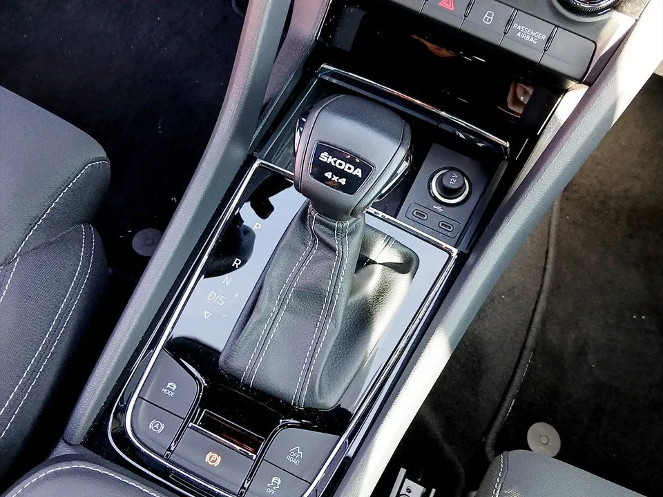 Skoda Karoq 2.0 TDI 4x4 Sportline | Bild 17 von 22