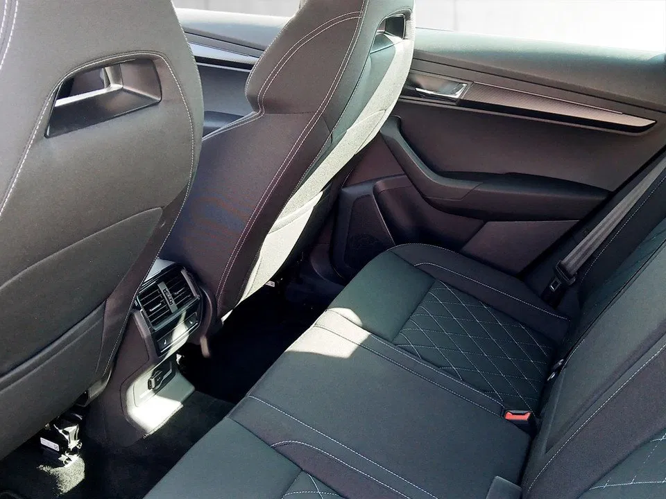 Skoda Karoq 2.0 TDI 4x4 Sportline | Bild 18 von 22