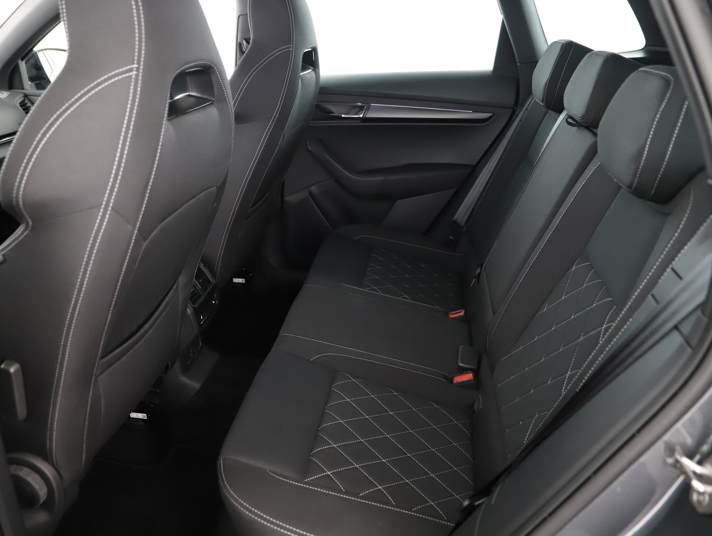 Skoda Karoq 2.0 TDI 4x4 Sportline | Bild 2 von 25