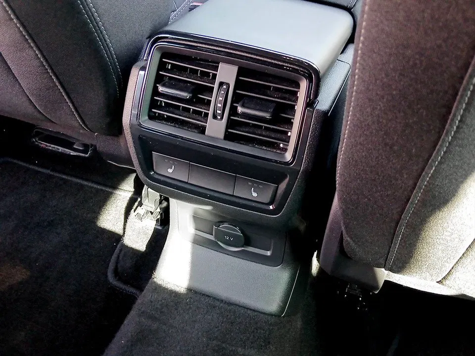 Skoda Karoq 2.0 TDI 4x4 Sportline | Bild 19 von 22