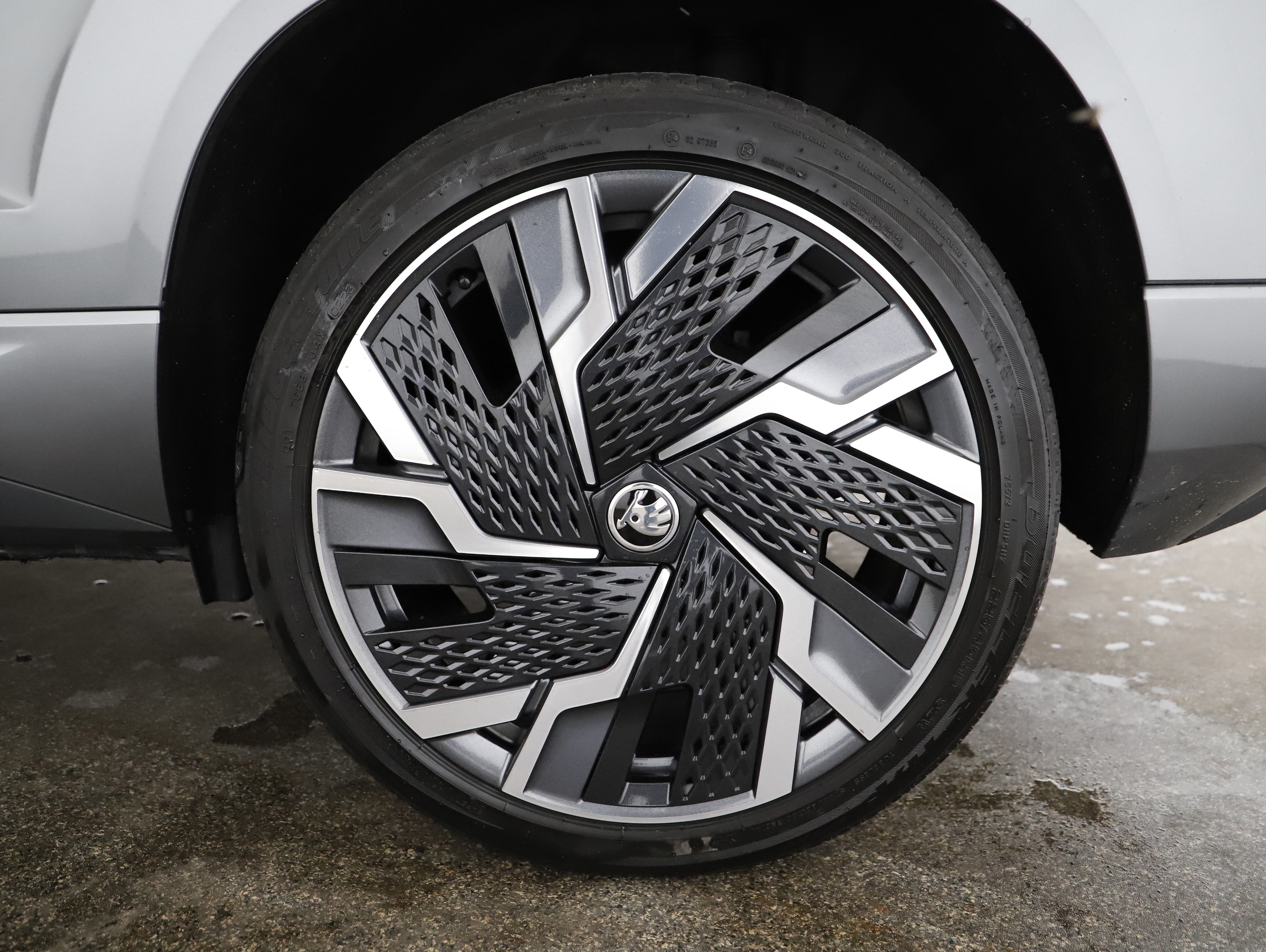 Skoda Karoq 2.0 TDI 4x4 Sportline | Bild 24 von 25