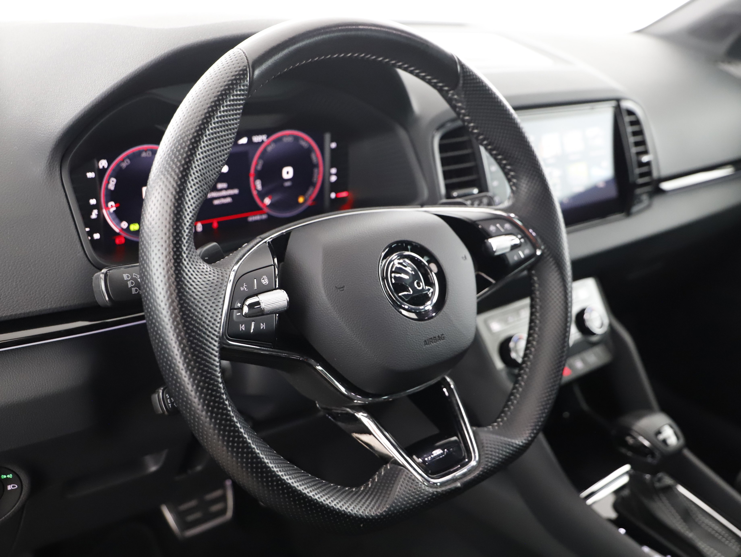 Skoda Karoq 2.0 TDI 4x4 Sportline | Bild 4 von 25