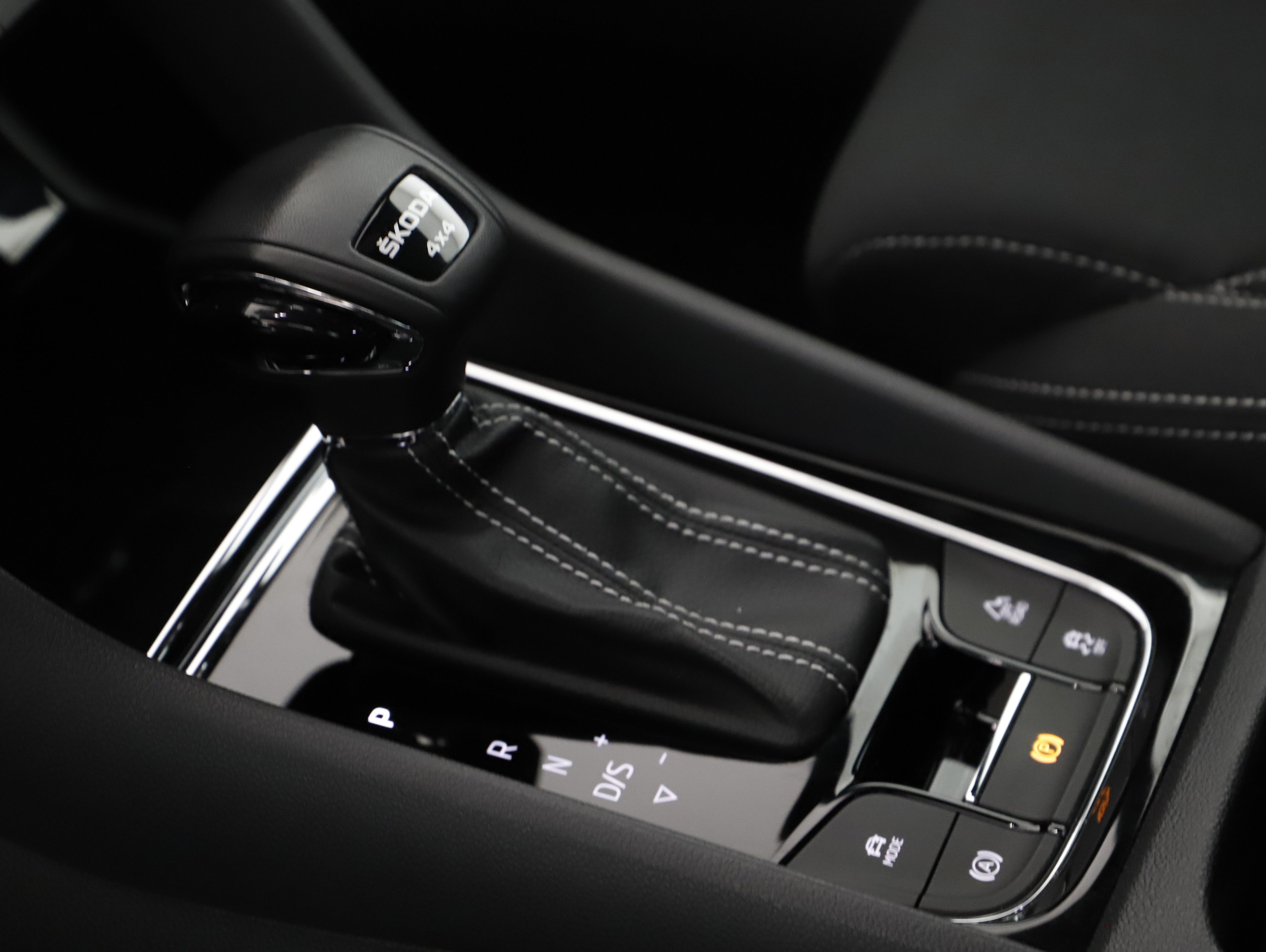 Skoda Karoq 2.0 TDI 4x4 Sportline | Bild 5 von 25