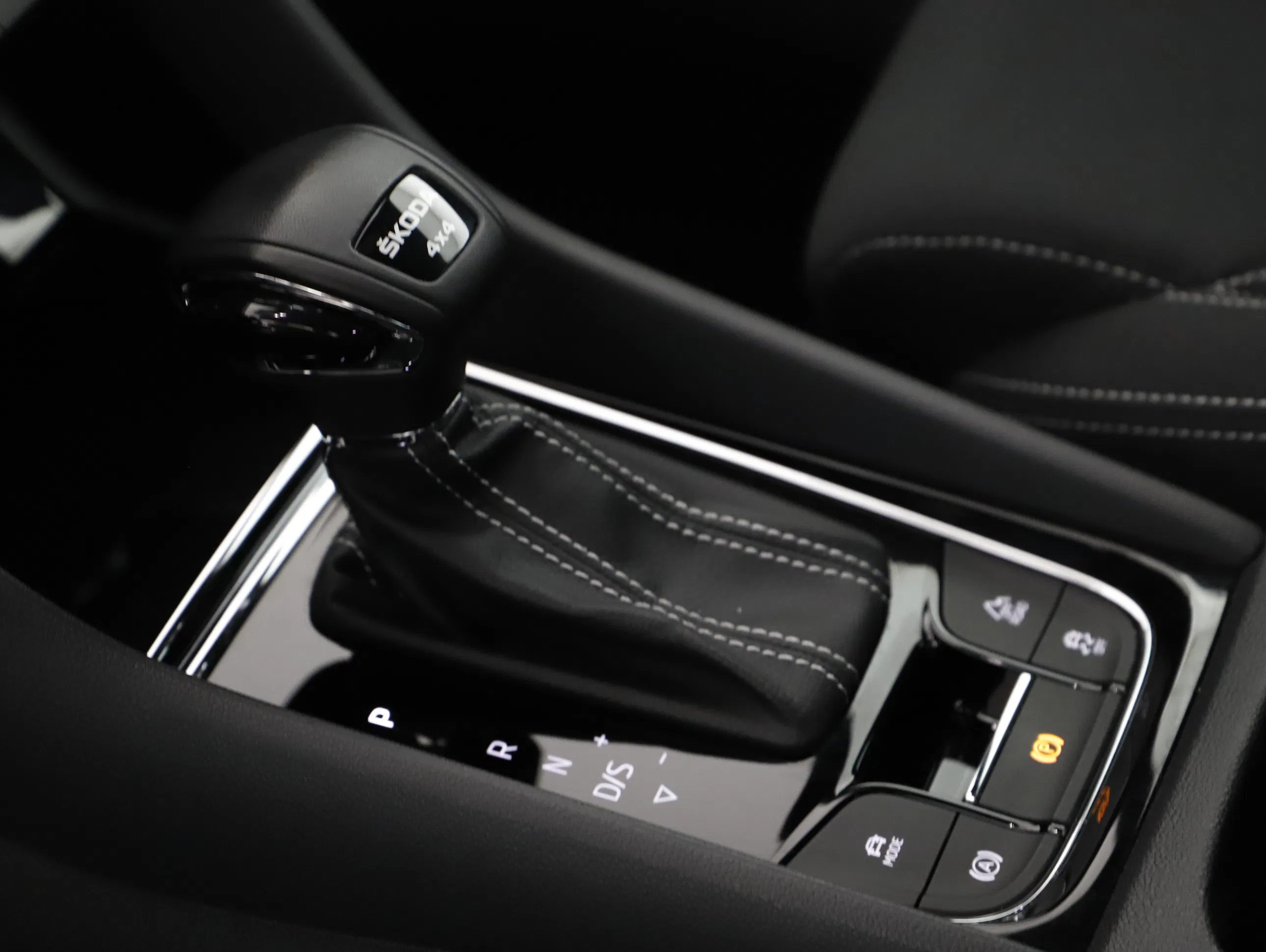 Skoda Karoq 2.0 TDI 4x4 Sportline | Bild 5 von 25