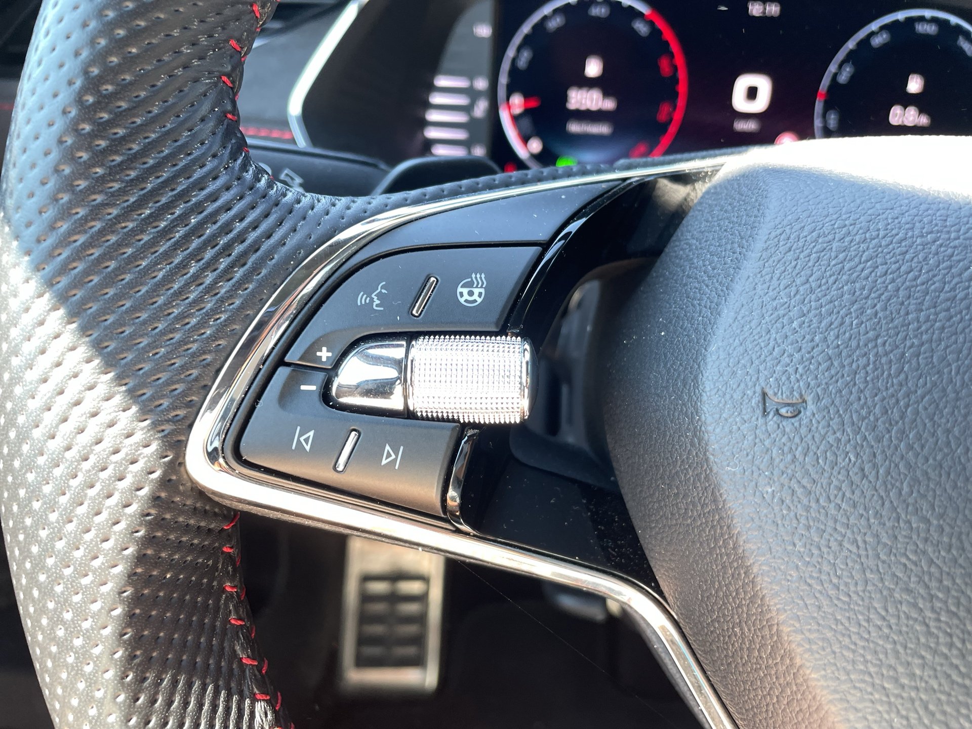 Skoda Octavia Combi 2.0 TDI RS | Bild 11 von 29