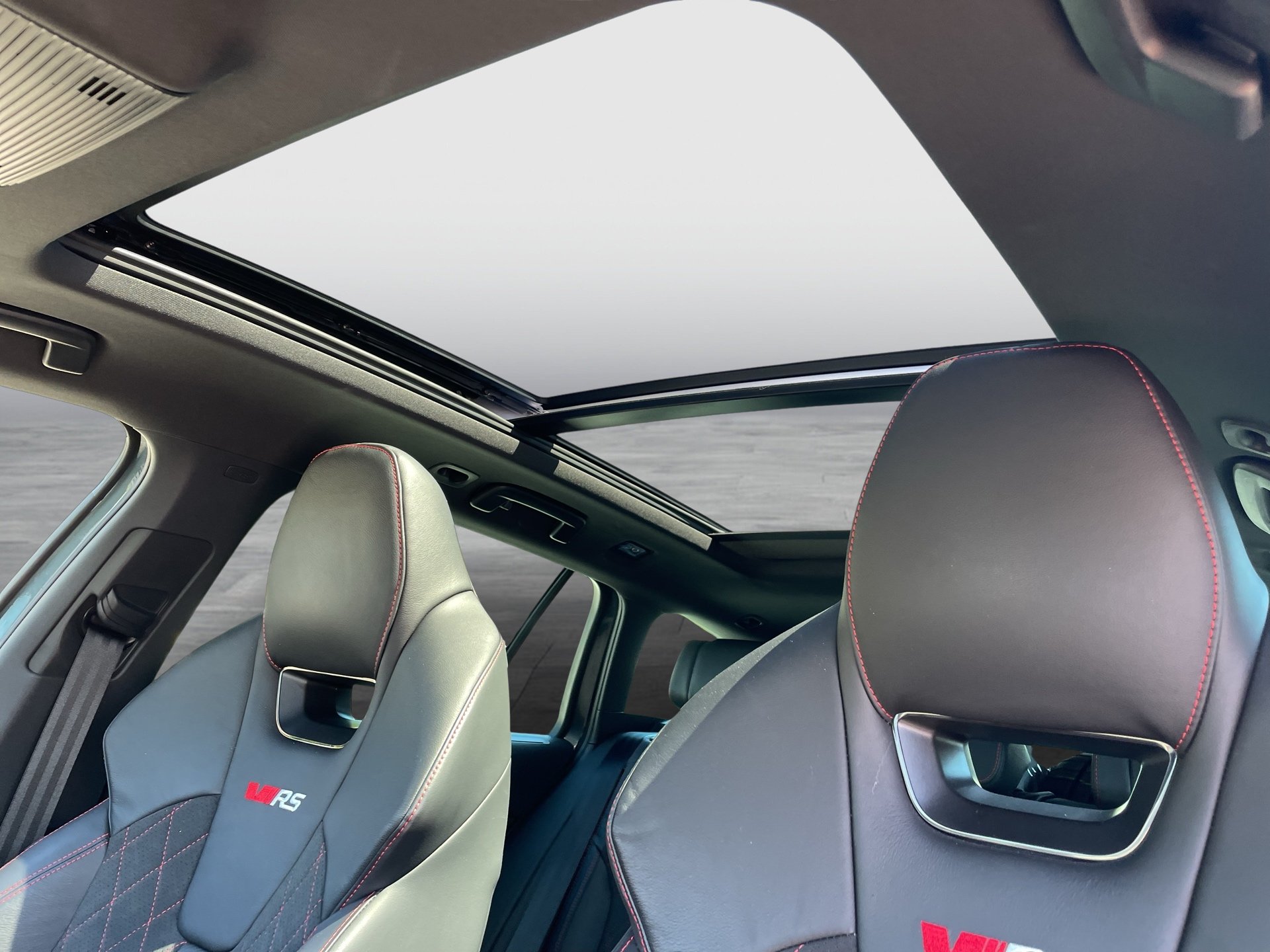 Skoda Octavia Combi 2.0 TDI RS | Bild 19 von 29