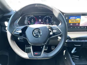 Skoda Octavia Combi 2.0 TDI RS | Thumbnail 23 von 29