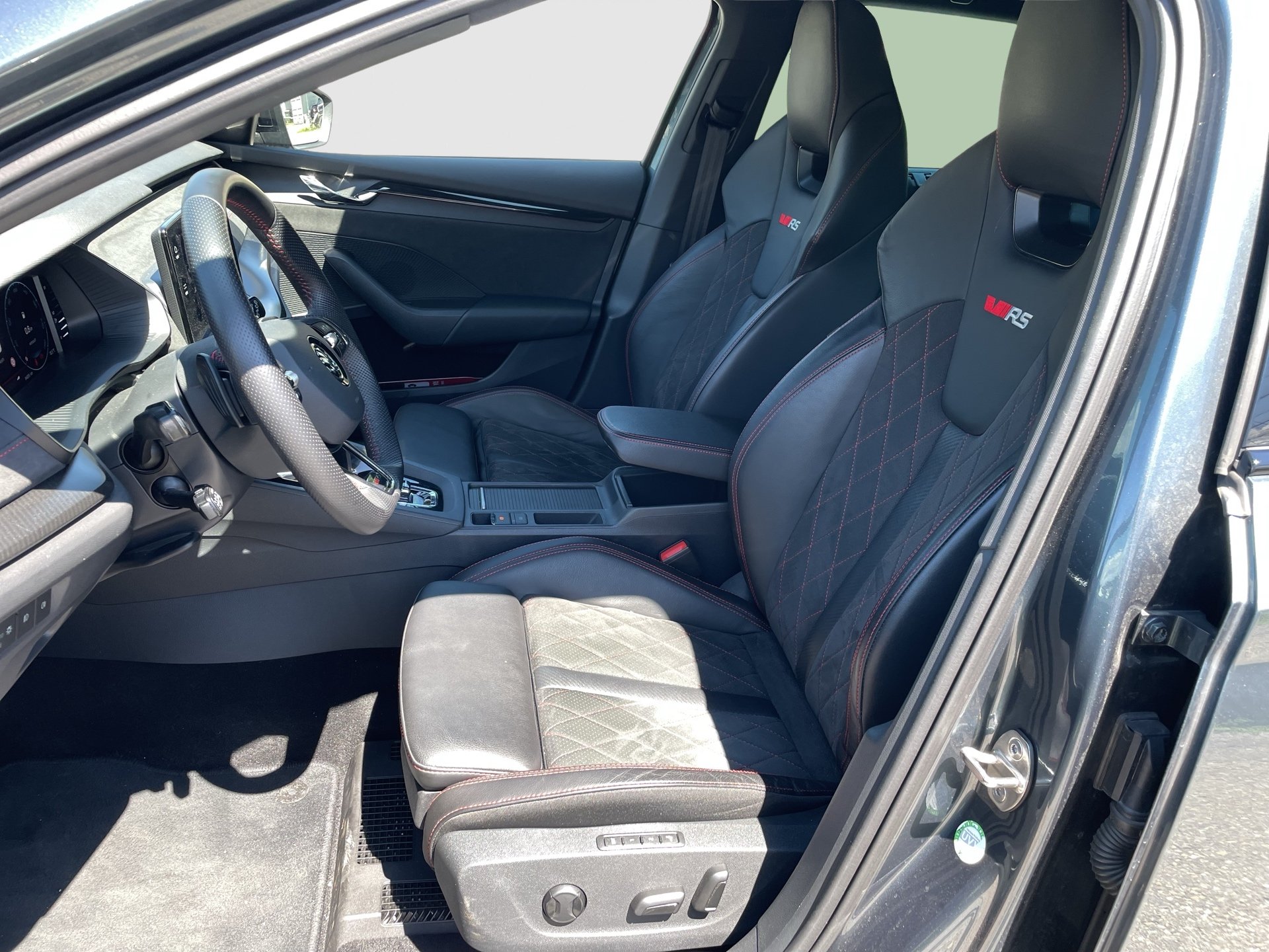 Skoda Octavia Combi 2.0 TDI RS | Bild 8 von 29